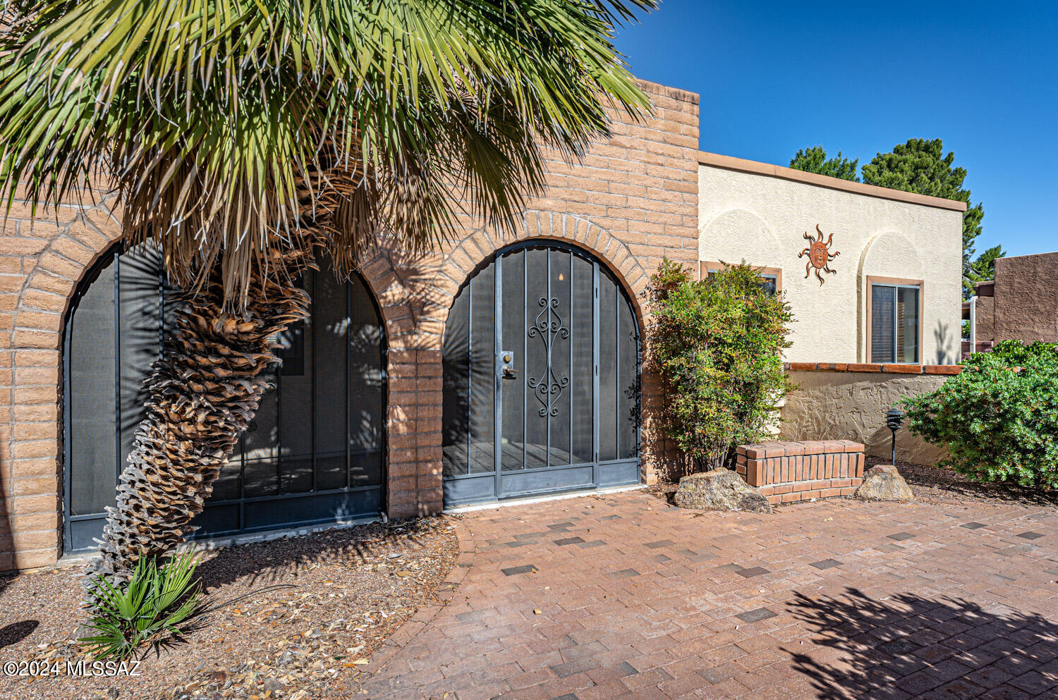 1211 N Paseo Del Cervato