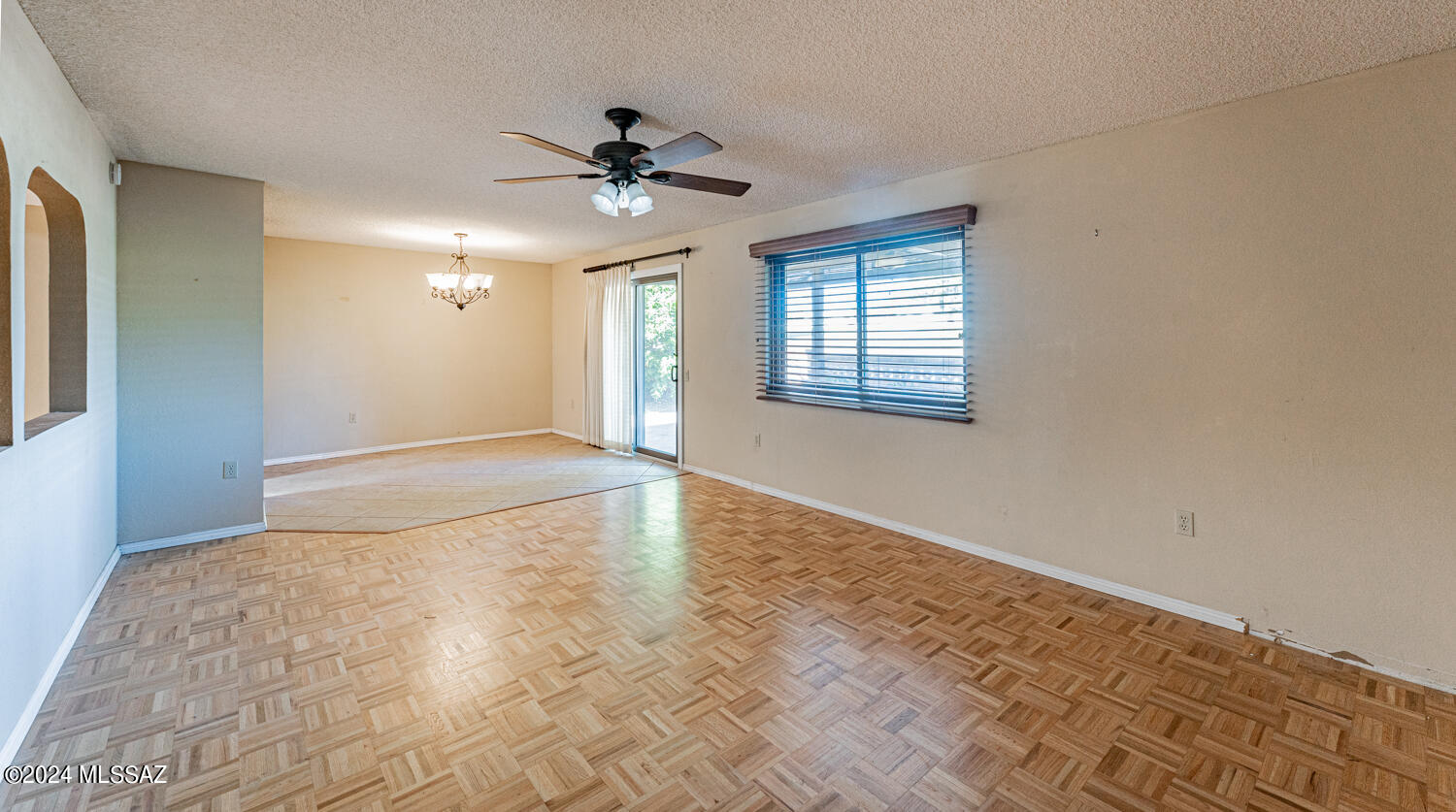 1211 N Paseo Del Cervato