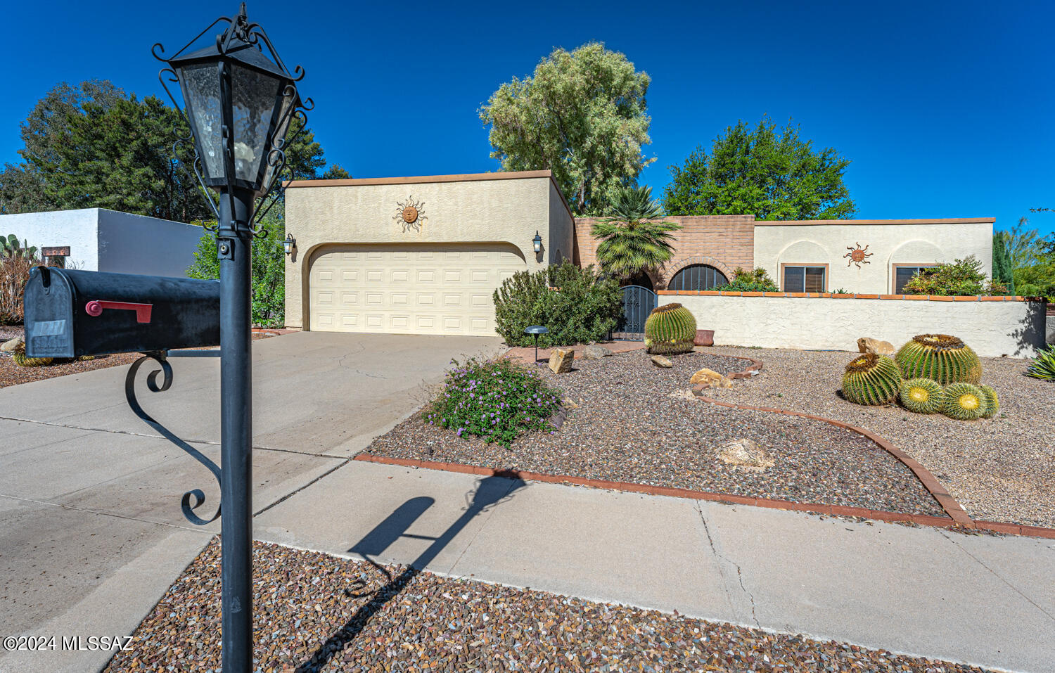 1211 N Paseo Del Cervato