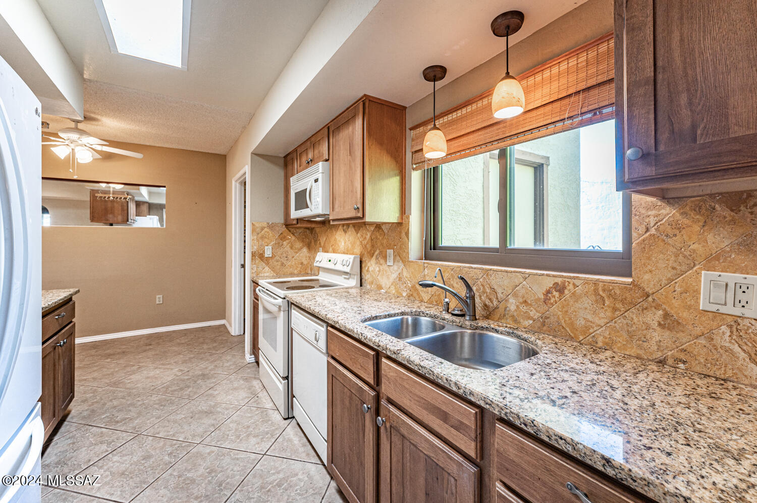 1211 N Paseo Del Cervato