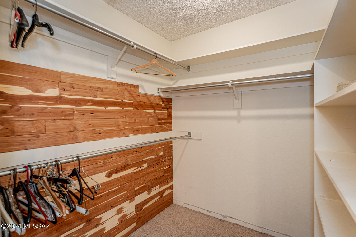 1211 N Paseo Del Cervato