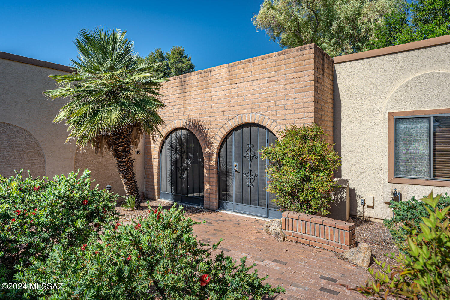 1211 N Paseo Del Cervato