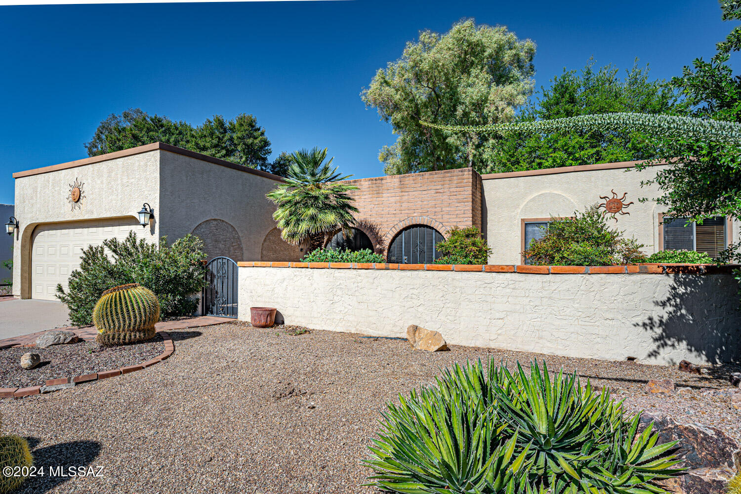 1211 N Paseo Del Cervato