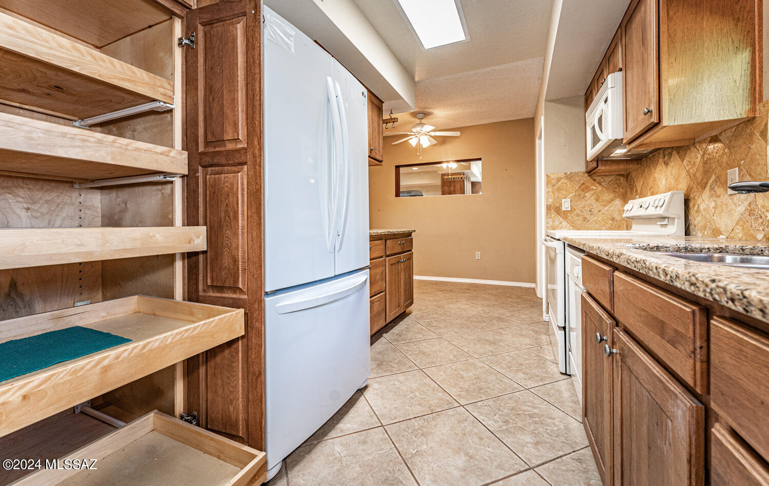 1211 N Paseo Del Cervato