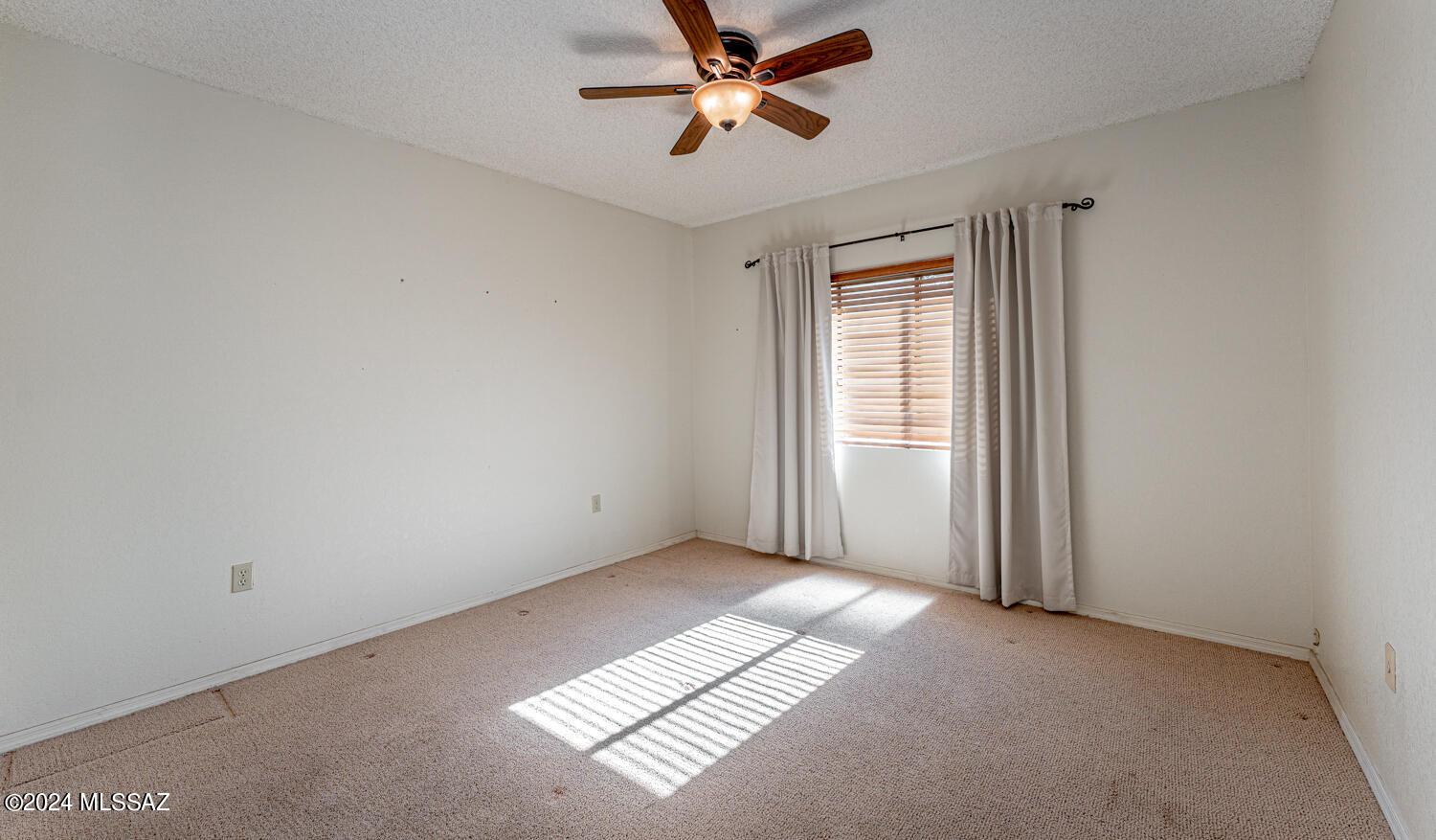 1211 N Paseo Del Cervato