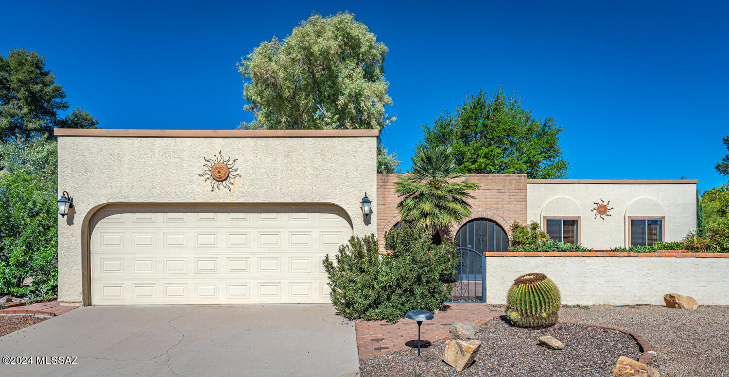 1211 N Paseo Del Cervato