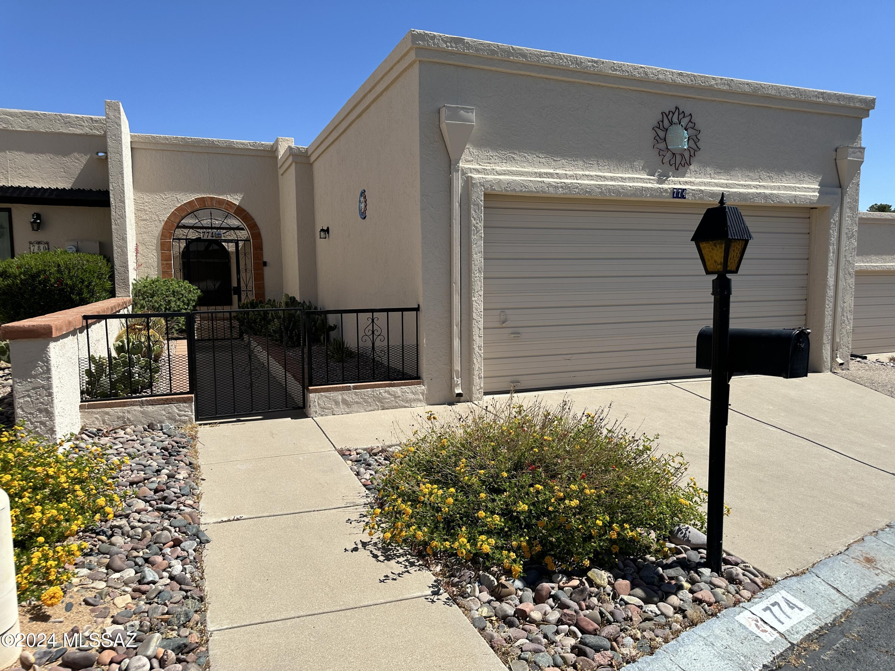 774 W Calle De Emilia