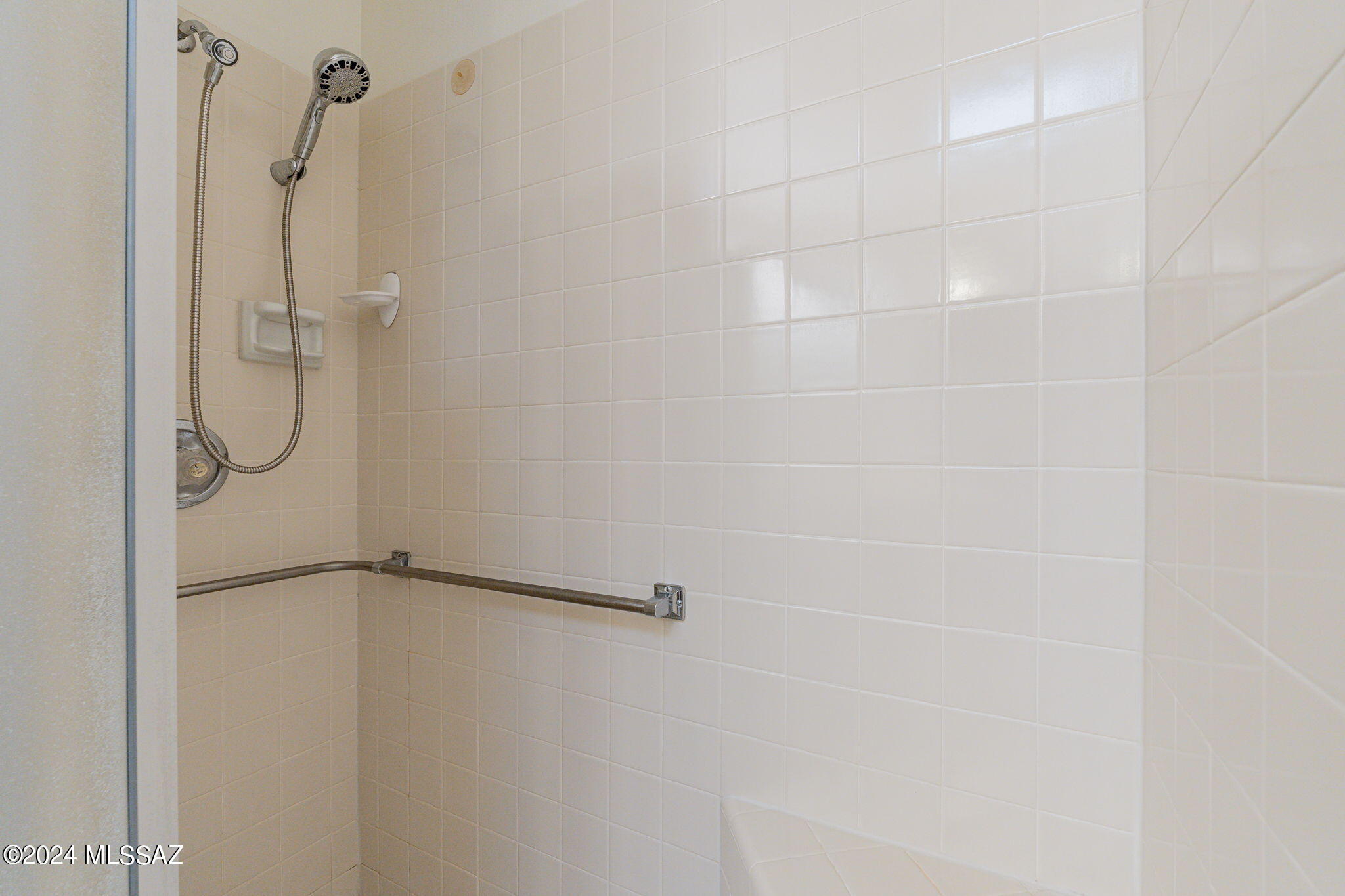 774 W Calle De Emilia