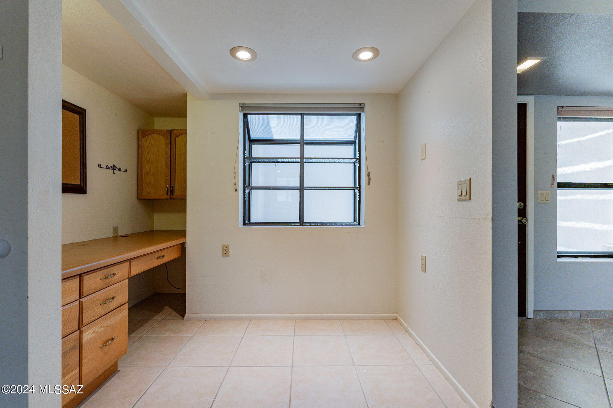 774 W Calle De Emilia