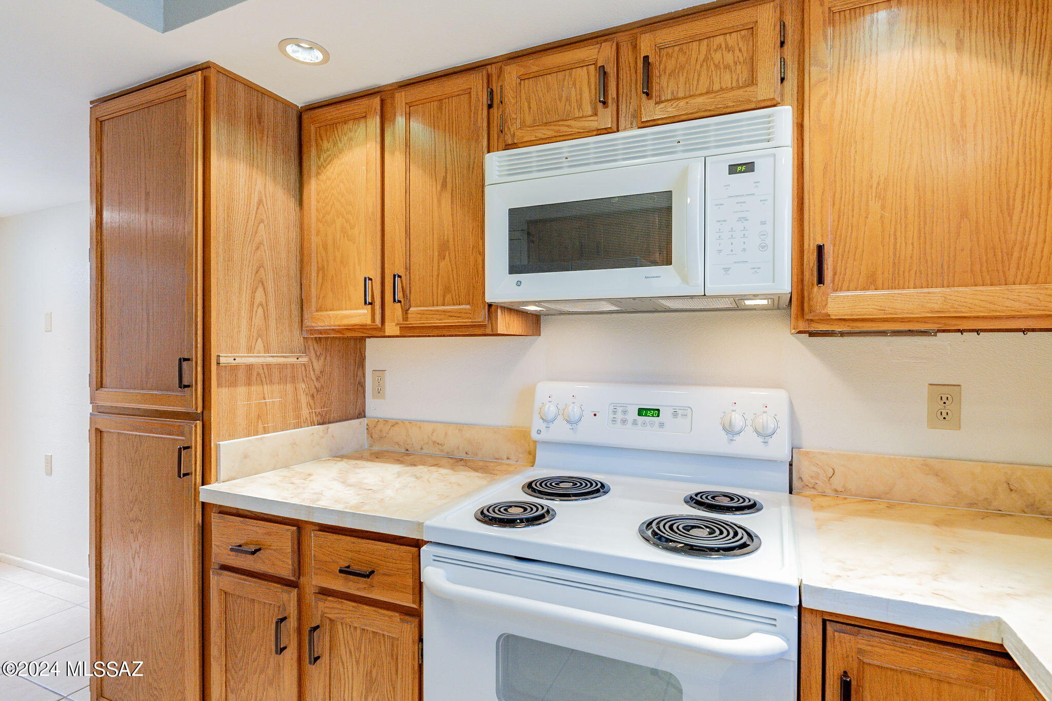 774 W Calle De Emilia