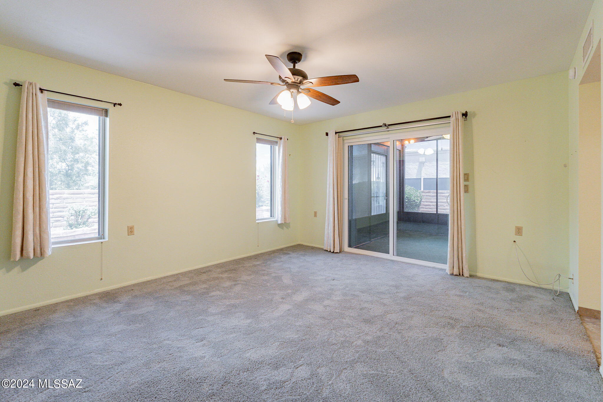 774 W Calle De Emilia