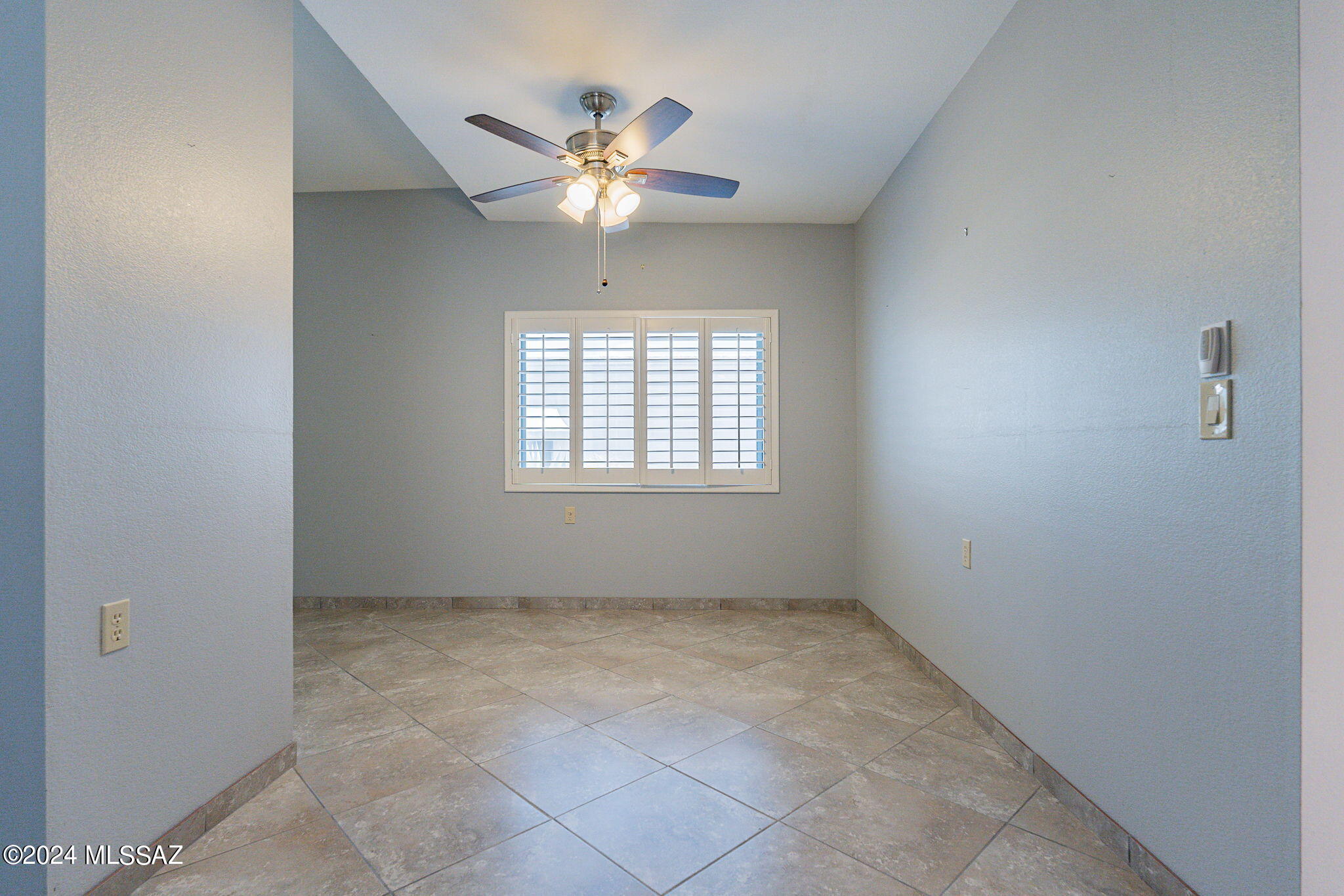 774 W Calle De Emilia