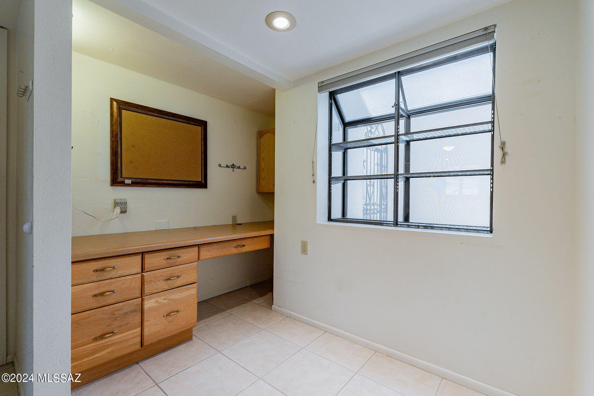 774 W Calle De Emilia