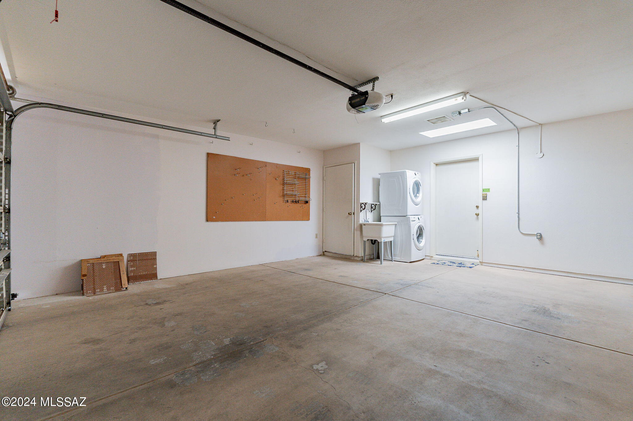 774 W Calle De Emilia