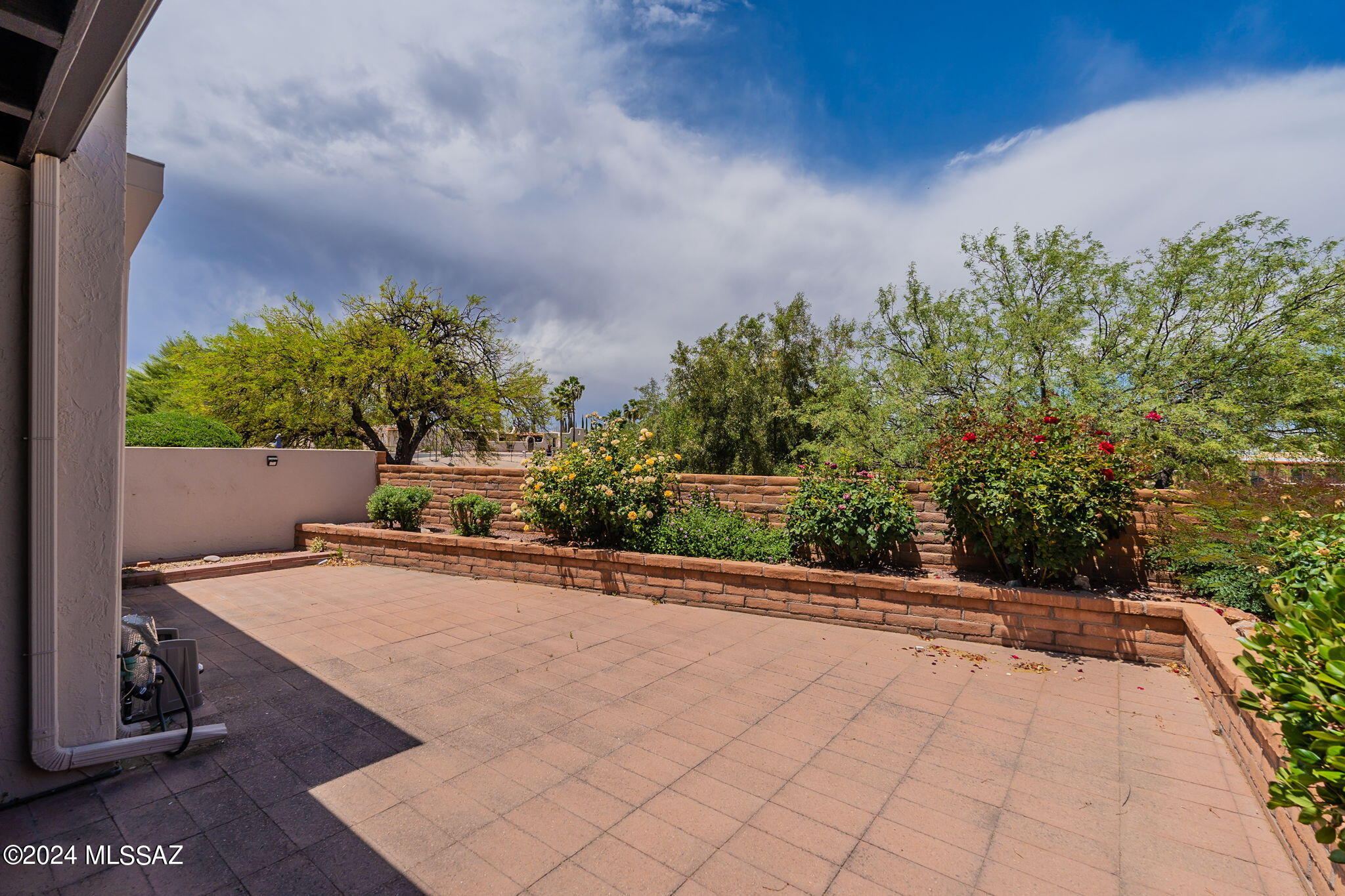 774 W Calle De Emilia