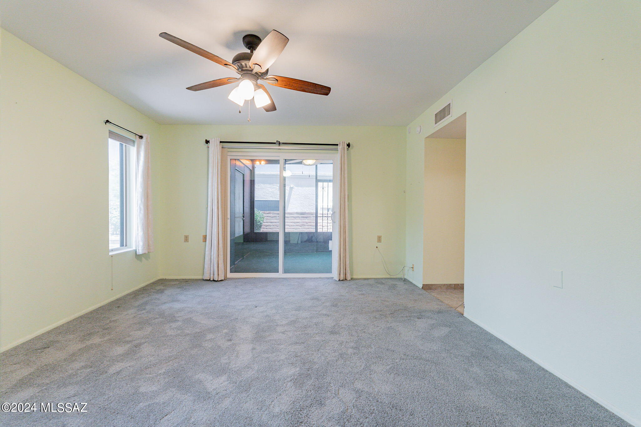 774 W Calle De Emilia