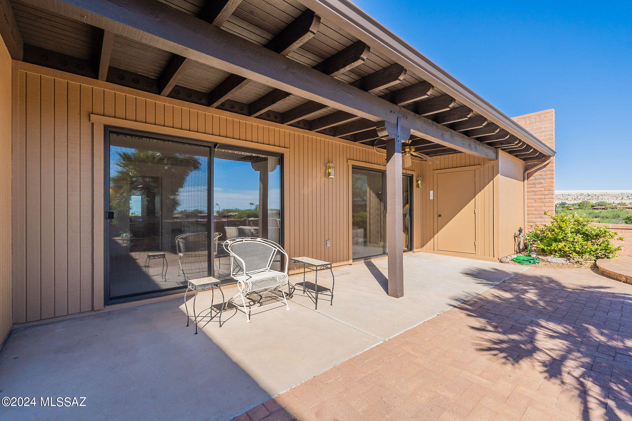 1050 W Camino Del Pato