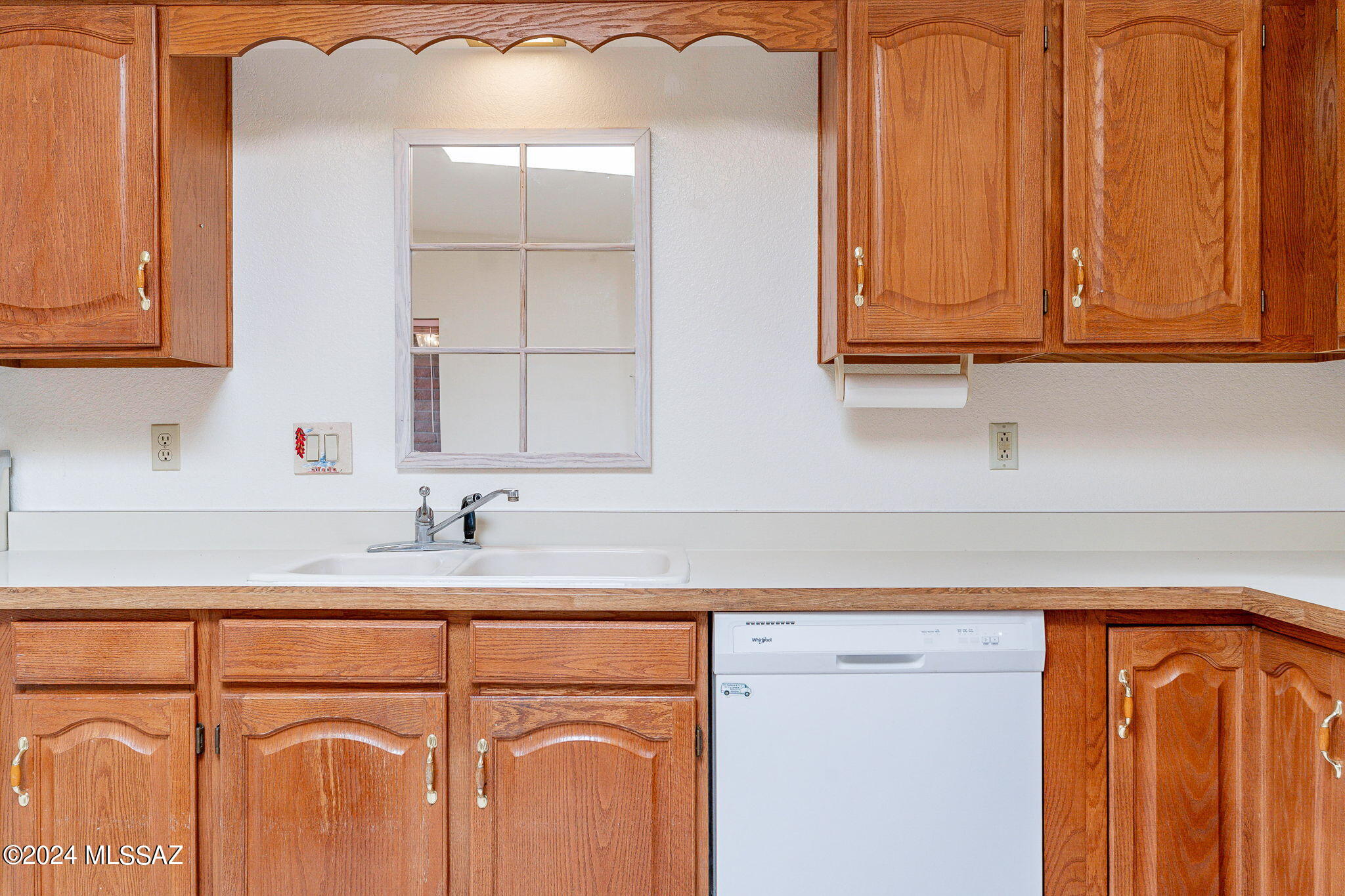 1050 W Camino Del Pato