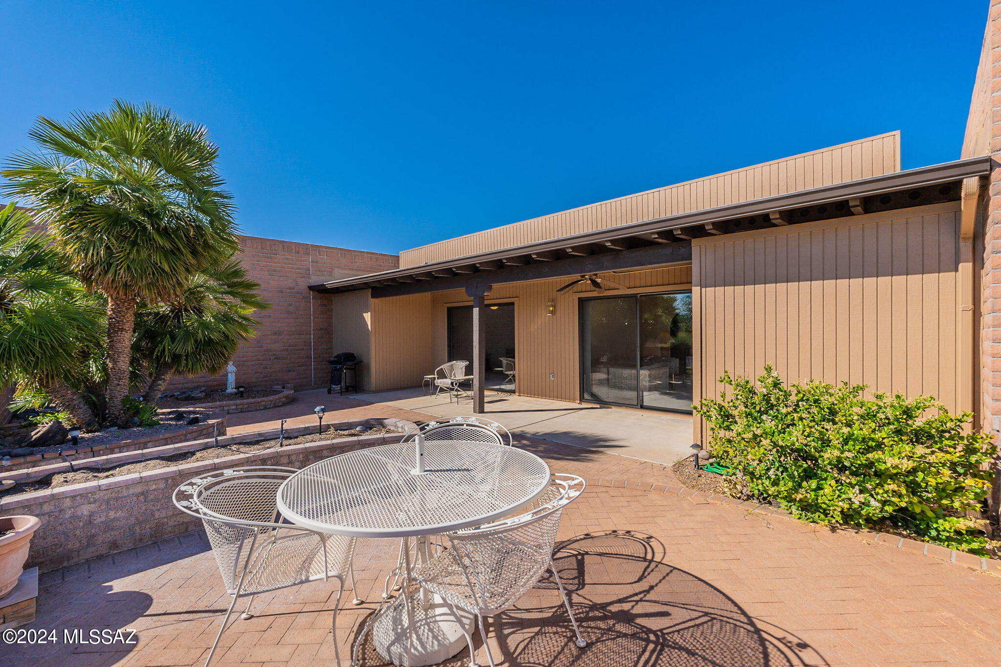 1050 W Camino Del Pato