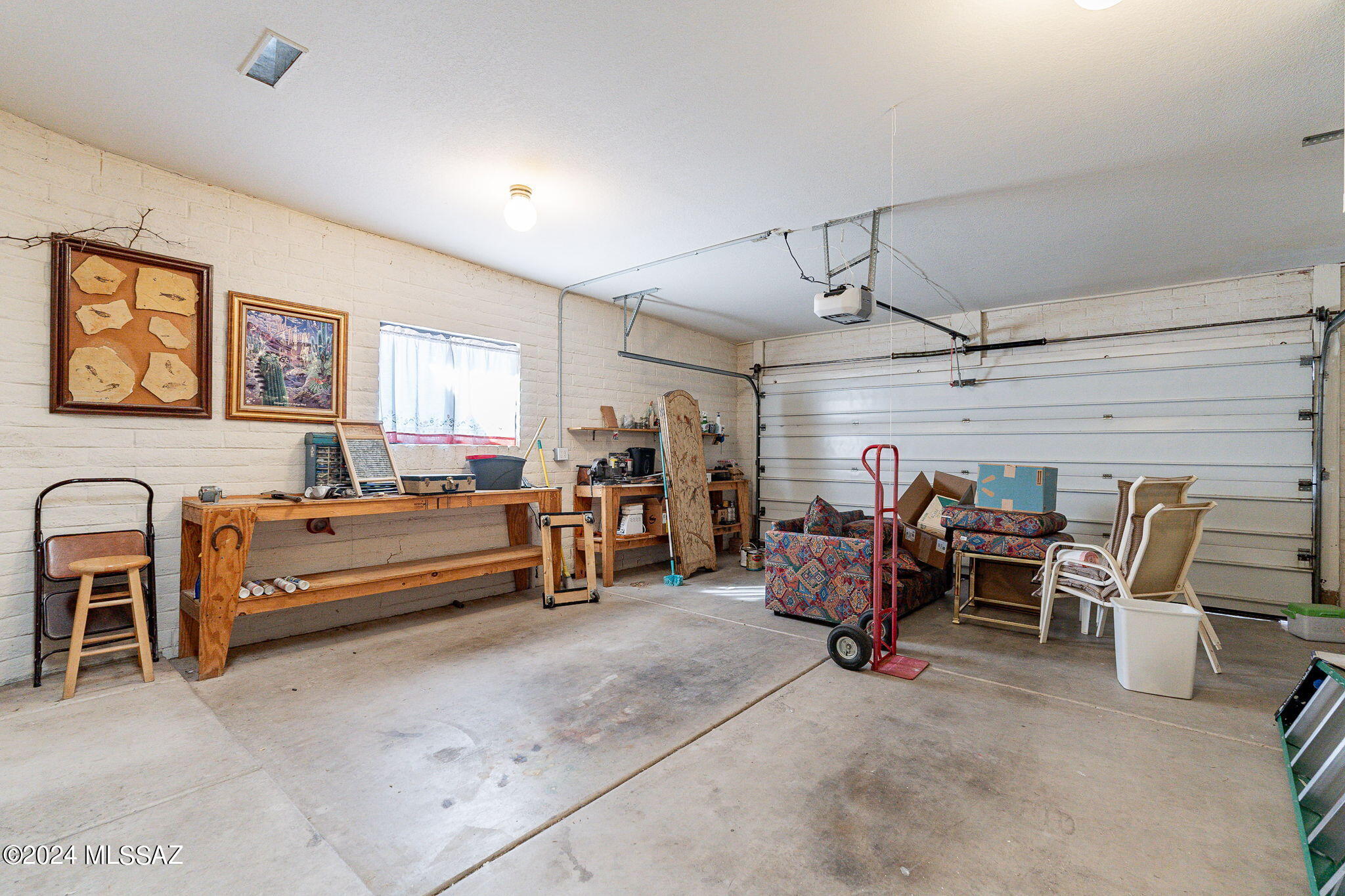 1050 W Camino Del Pato