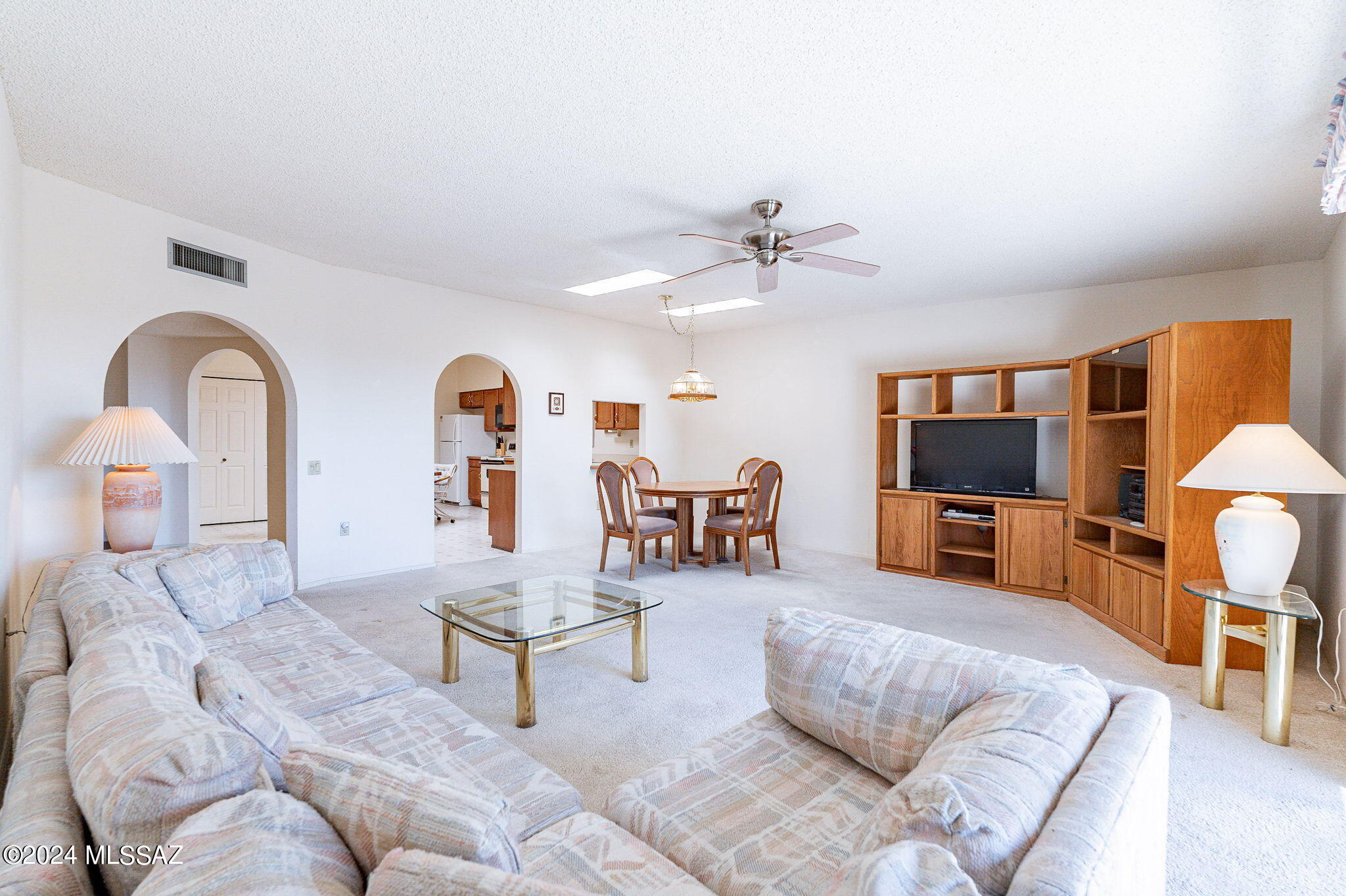 1050 W Camino Del Pato