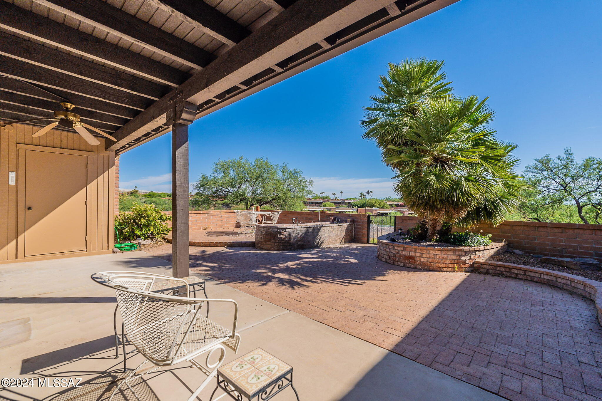 1050 W Camino Del Pato