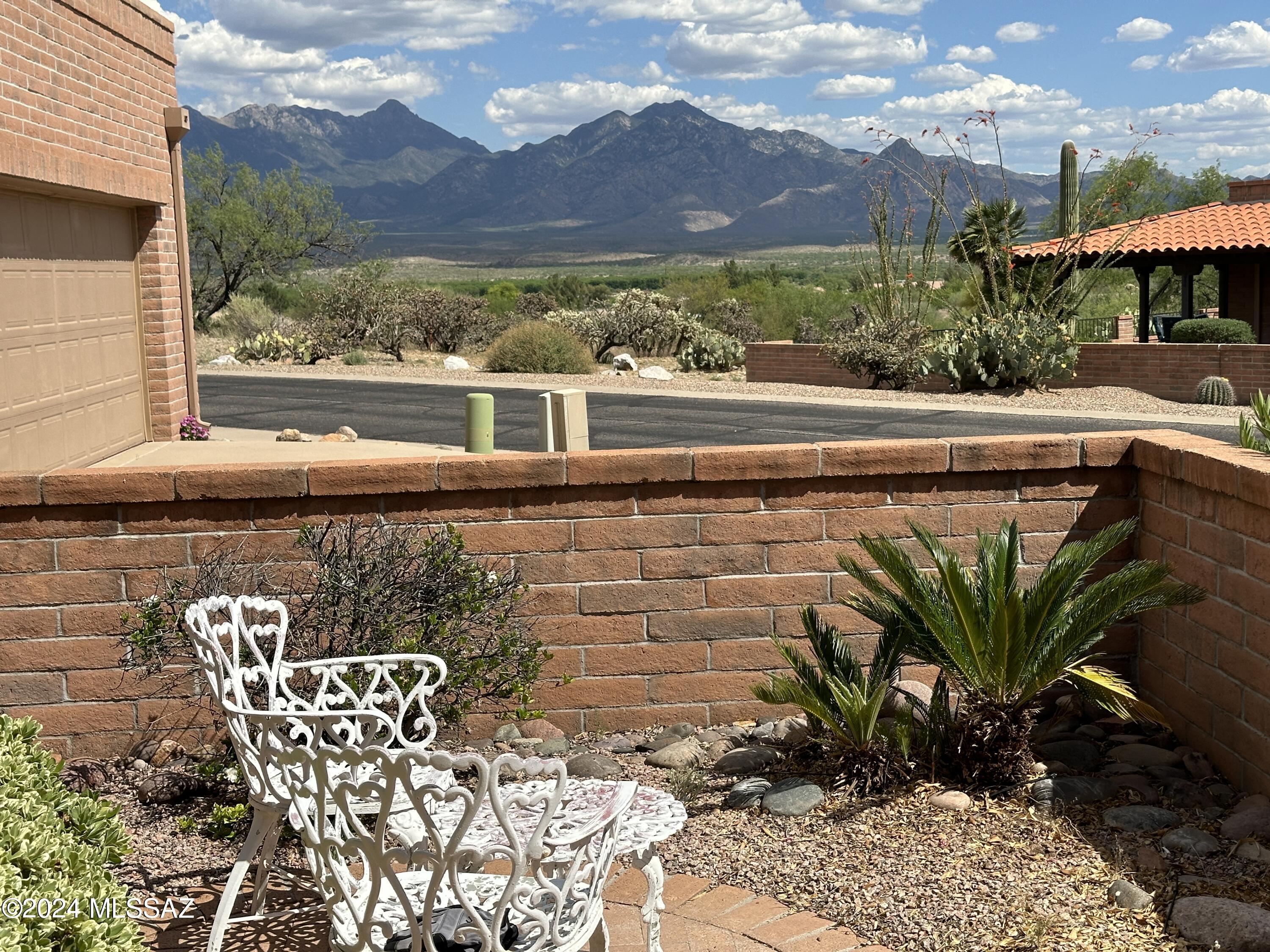 1050 W Camino Del Pato