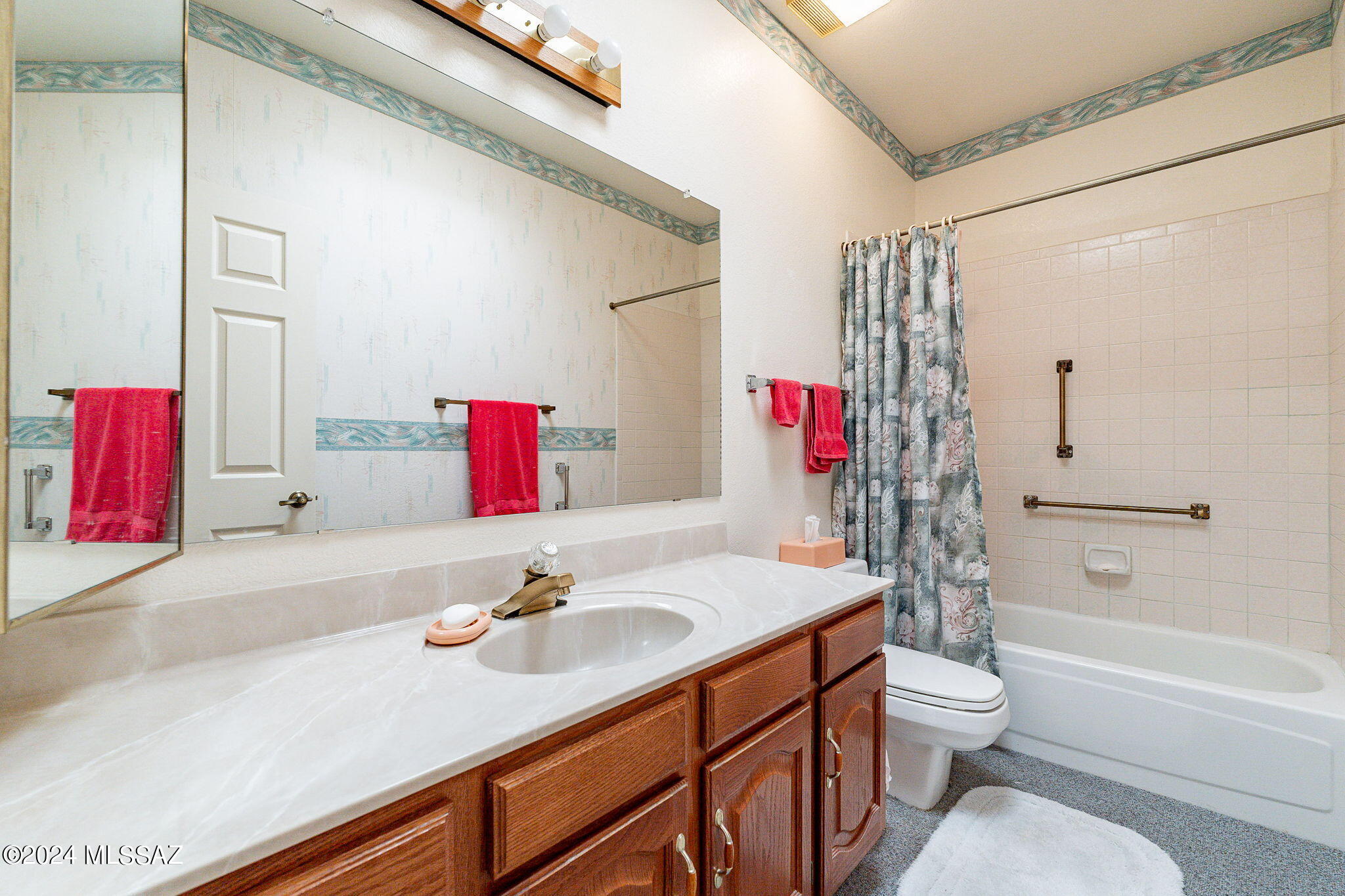 1050 W Camino Del Pato