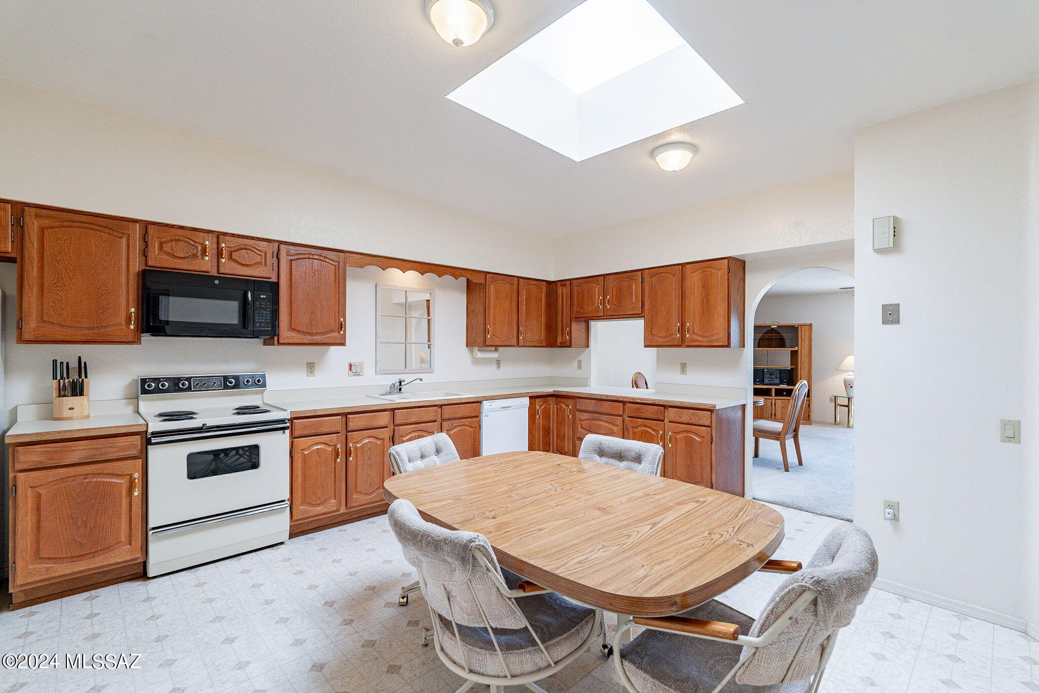 1050 W Camino Del Pato