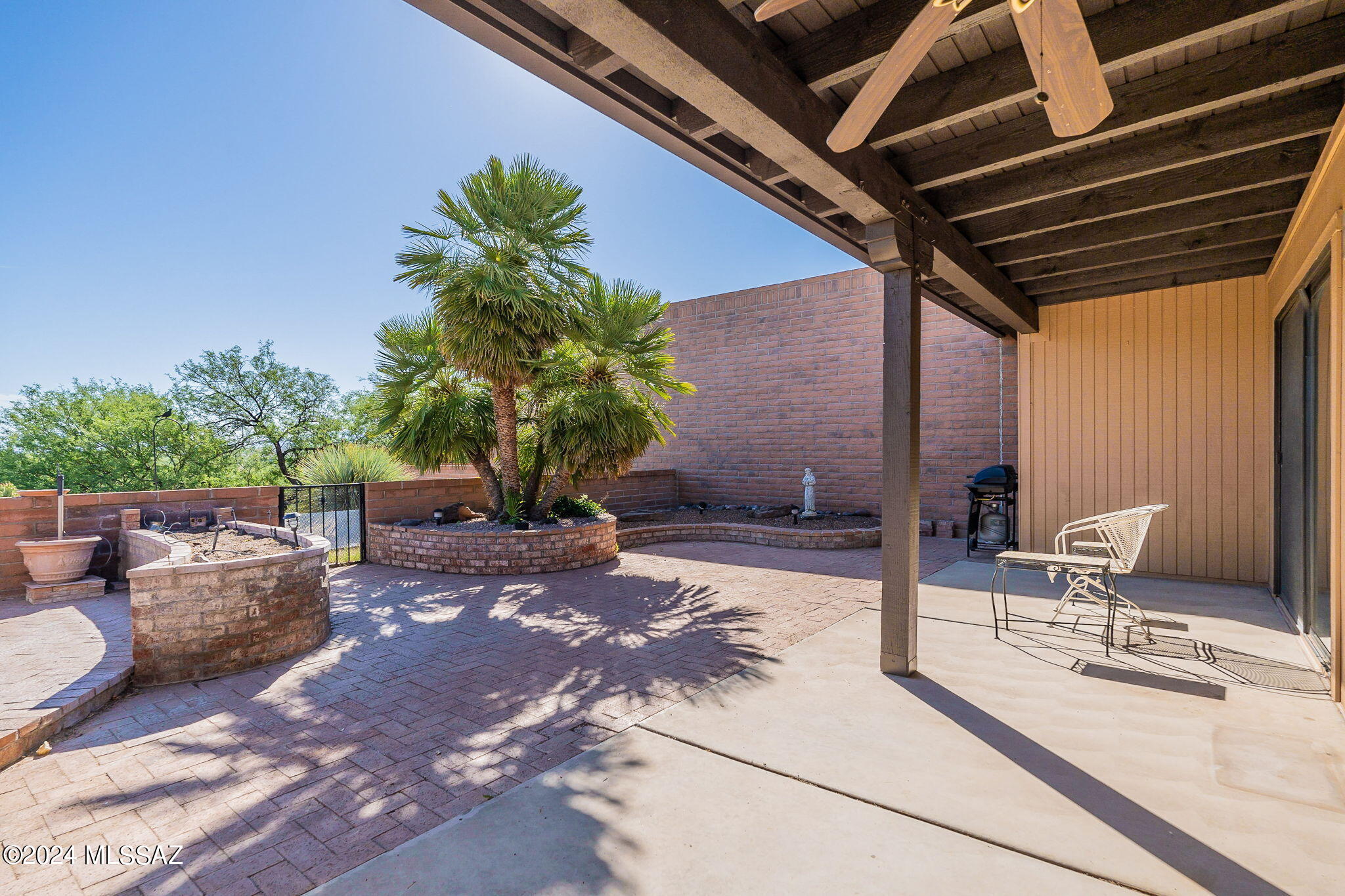 1050 W Camino Del Pato