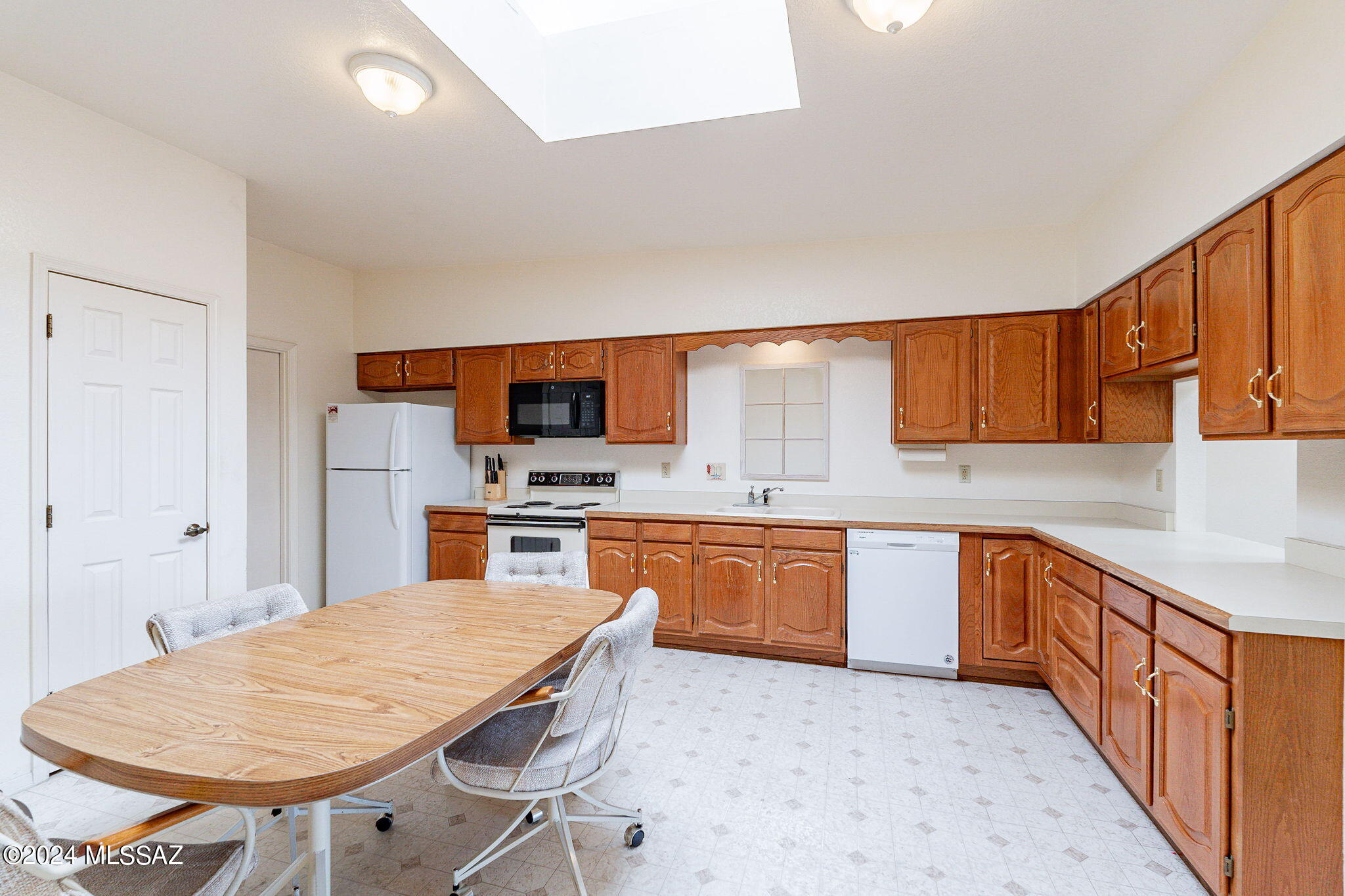 1050 W Camino Del Pato