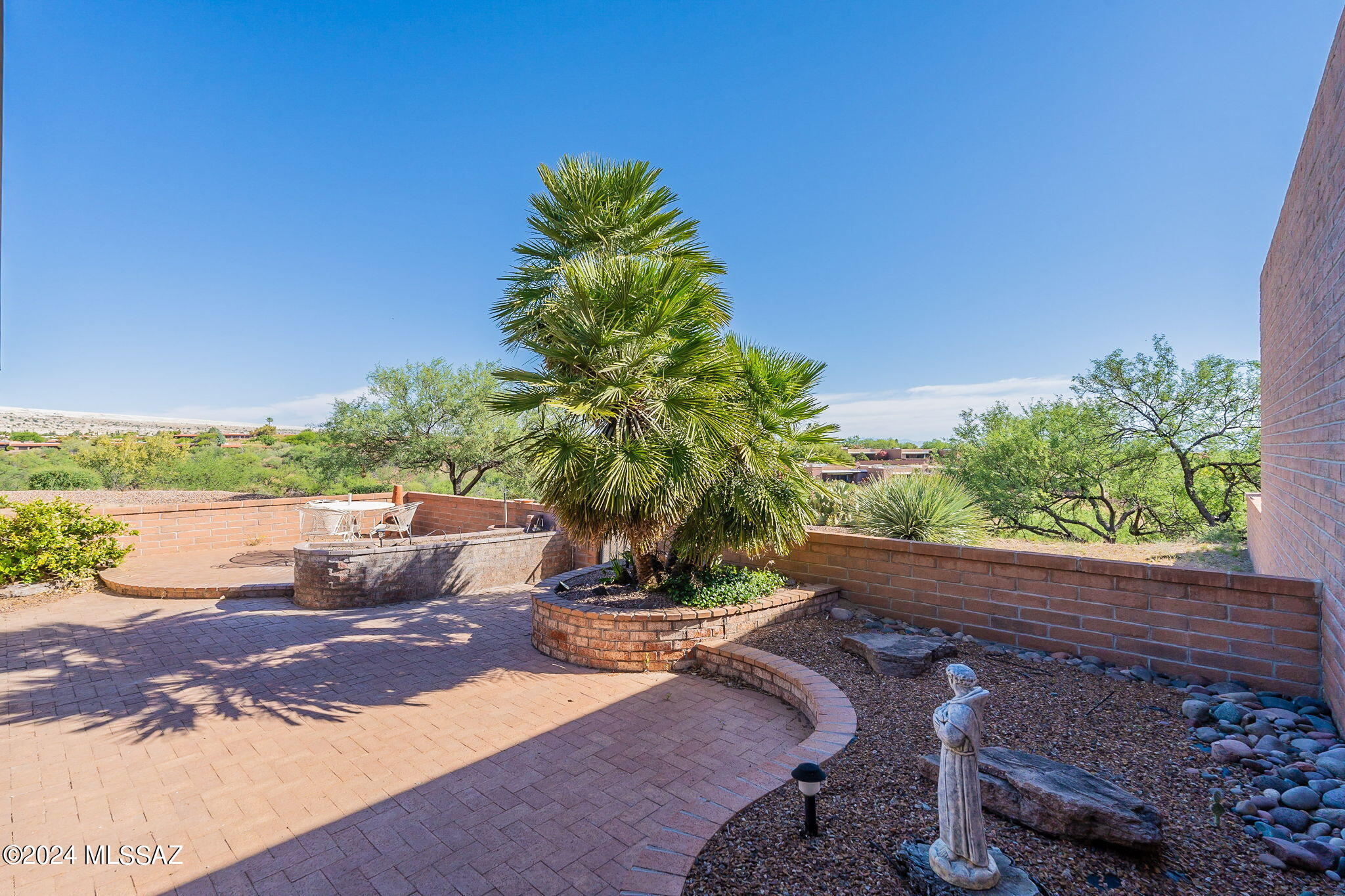 1050 W Camino Del Pato