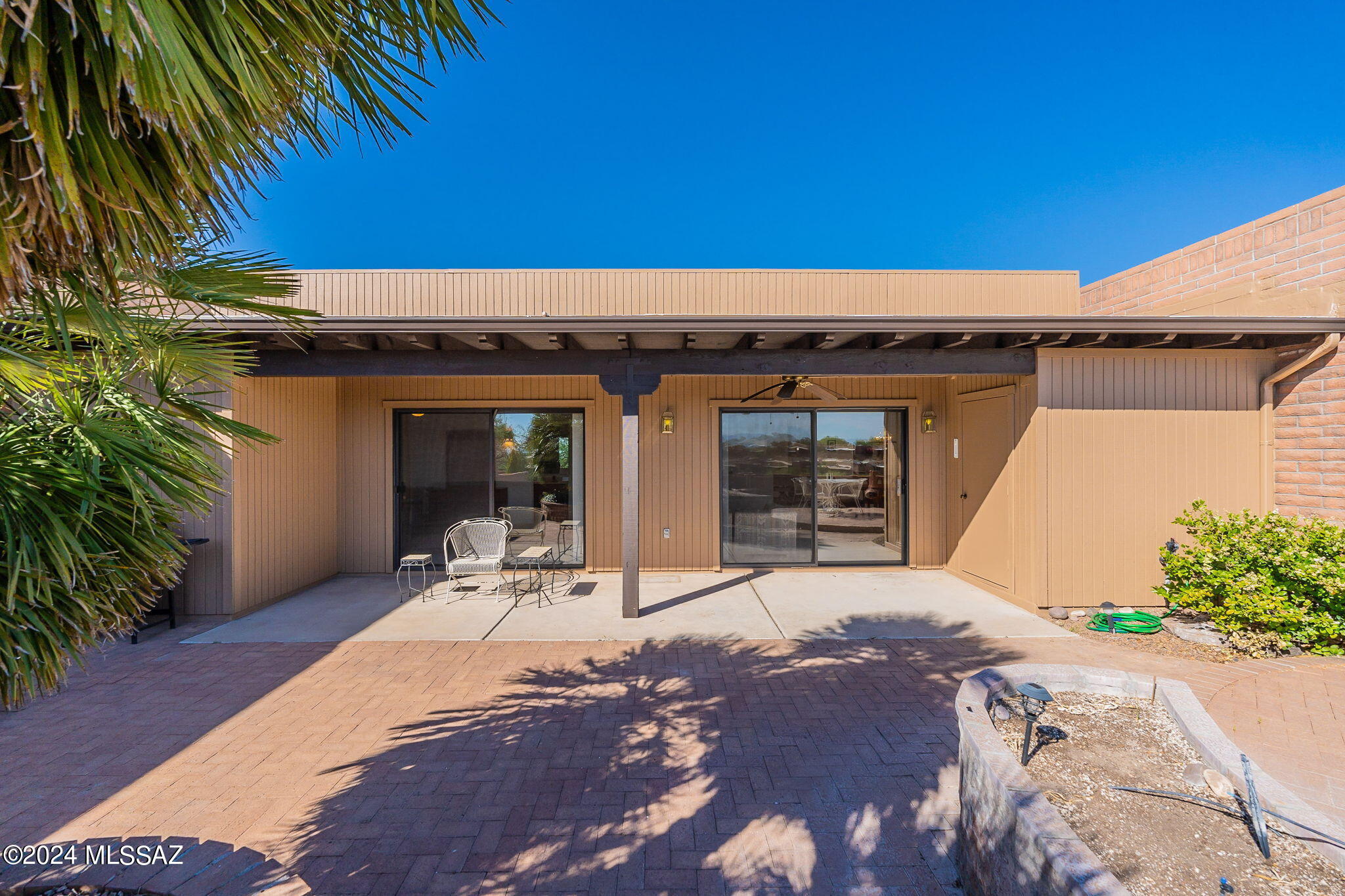 1050 W Camino Del Pato