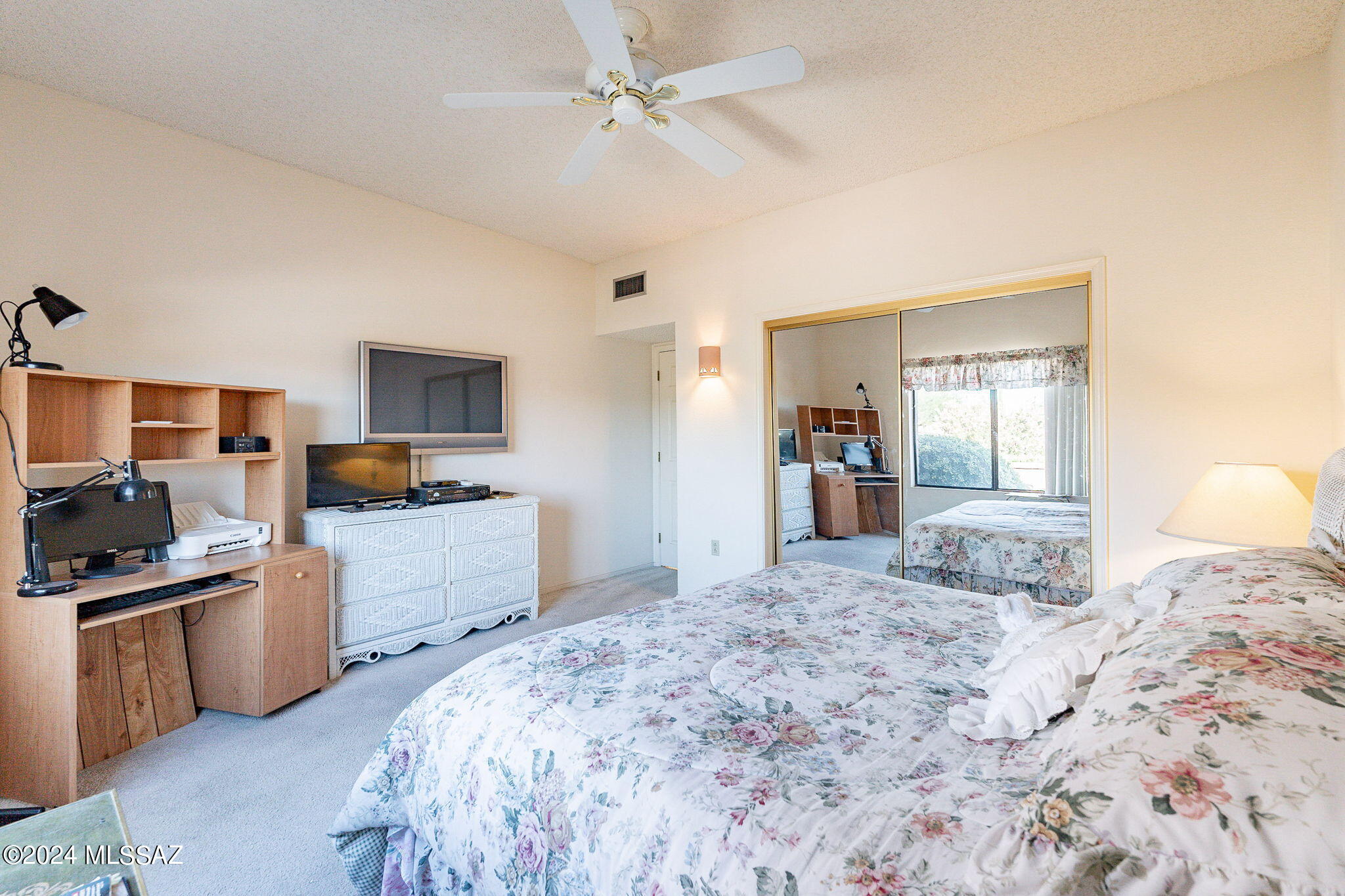 1050 W Camino Del Pato