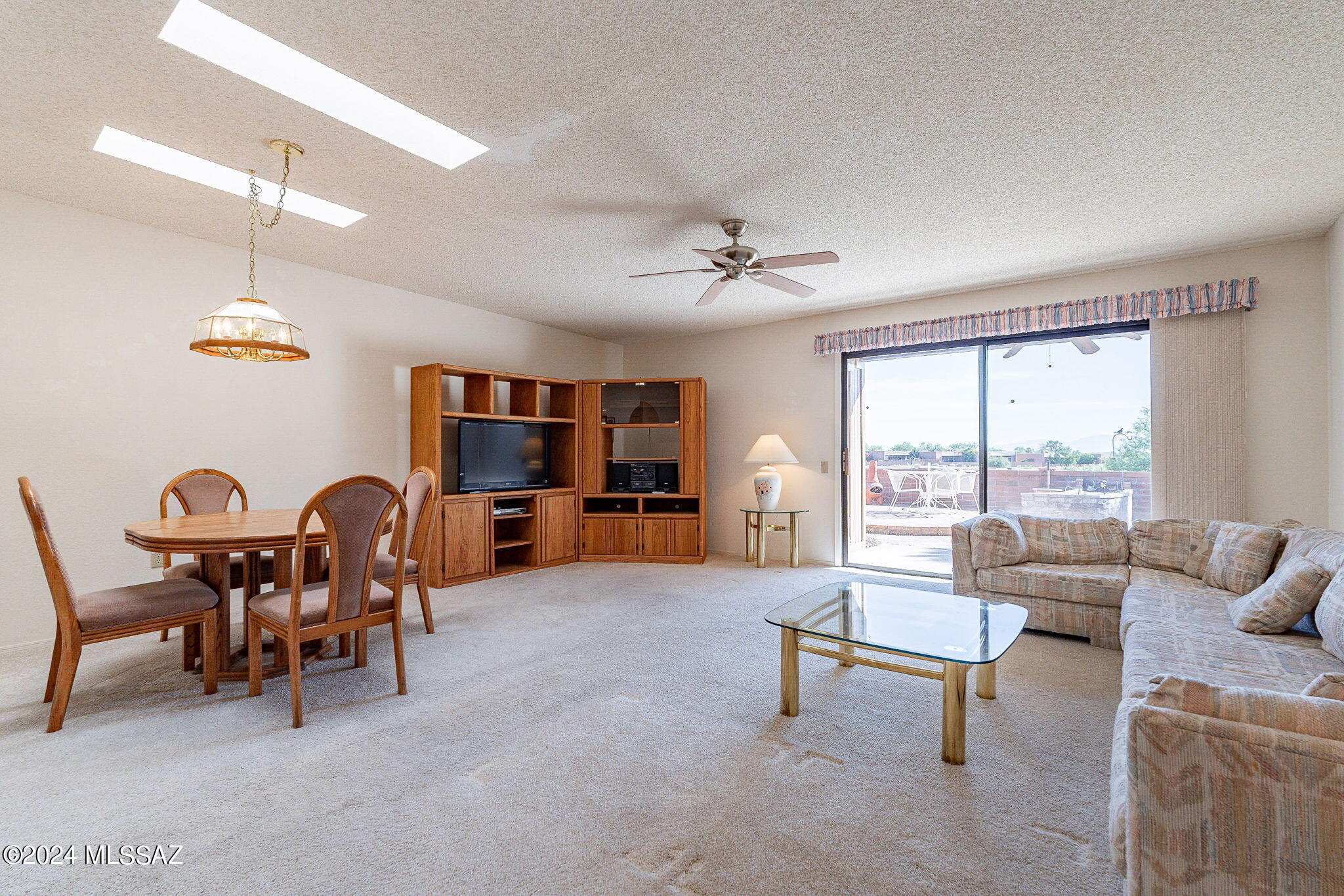 1050 W Camino Del Pato