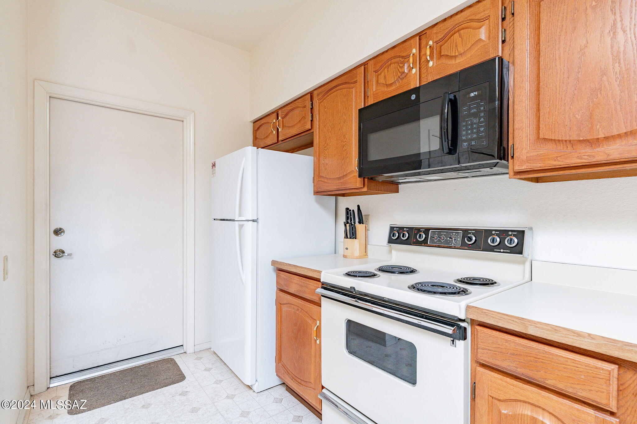 1050 W Camino Del Pato