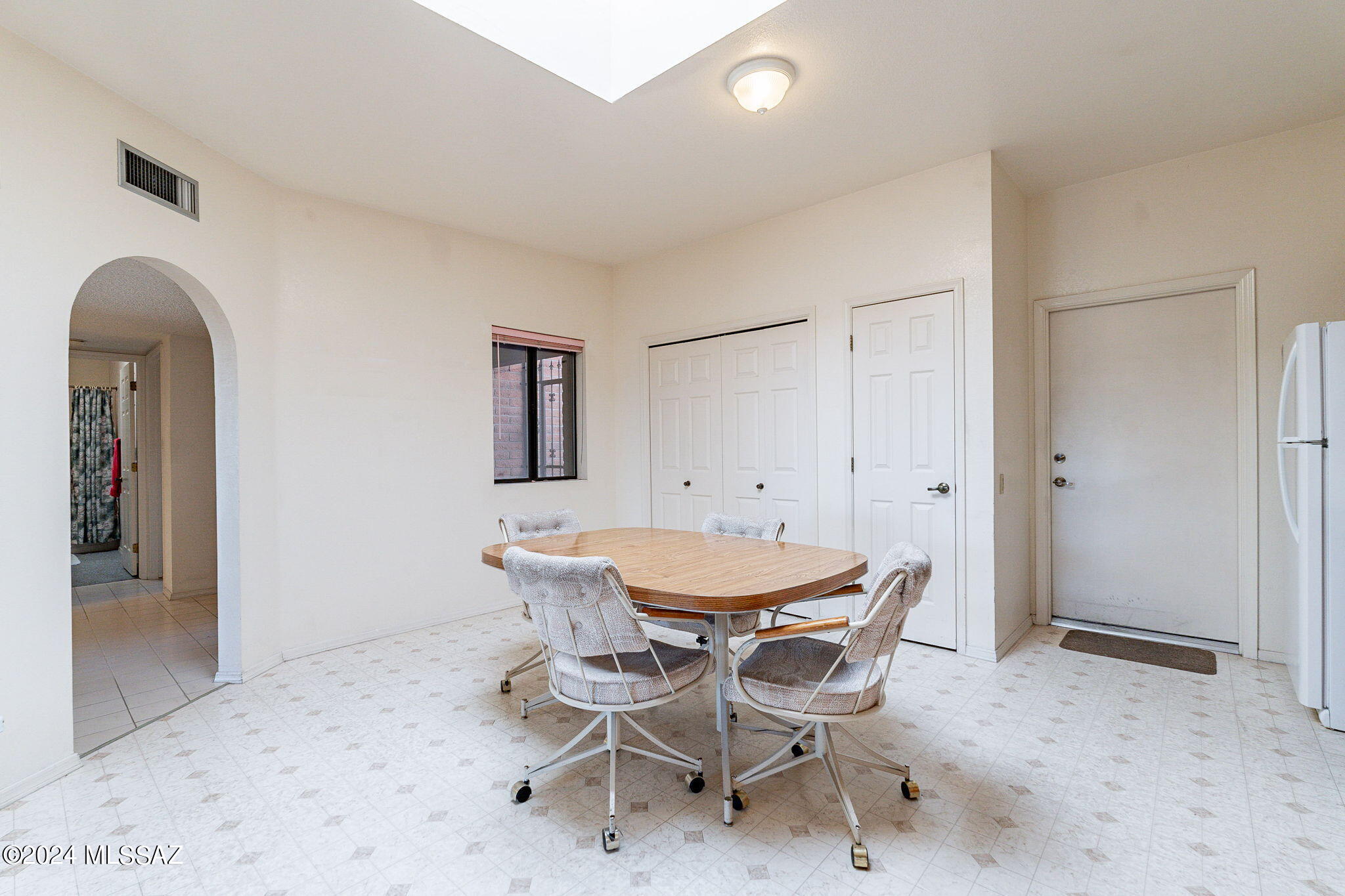 1050 W Camino Del Pato