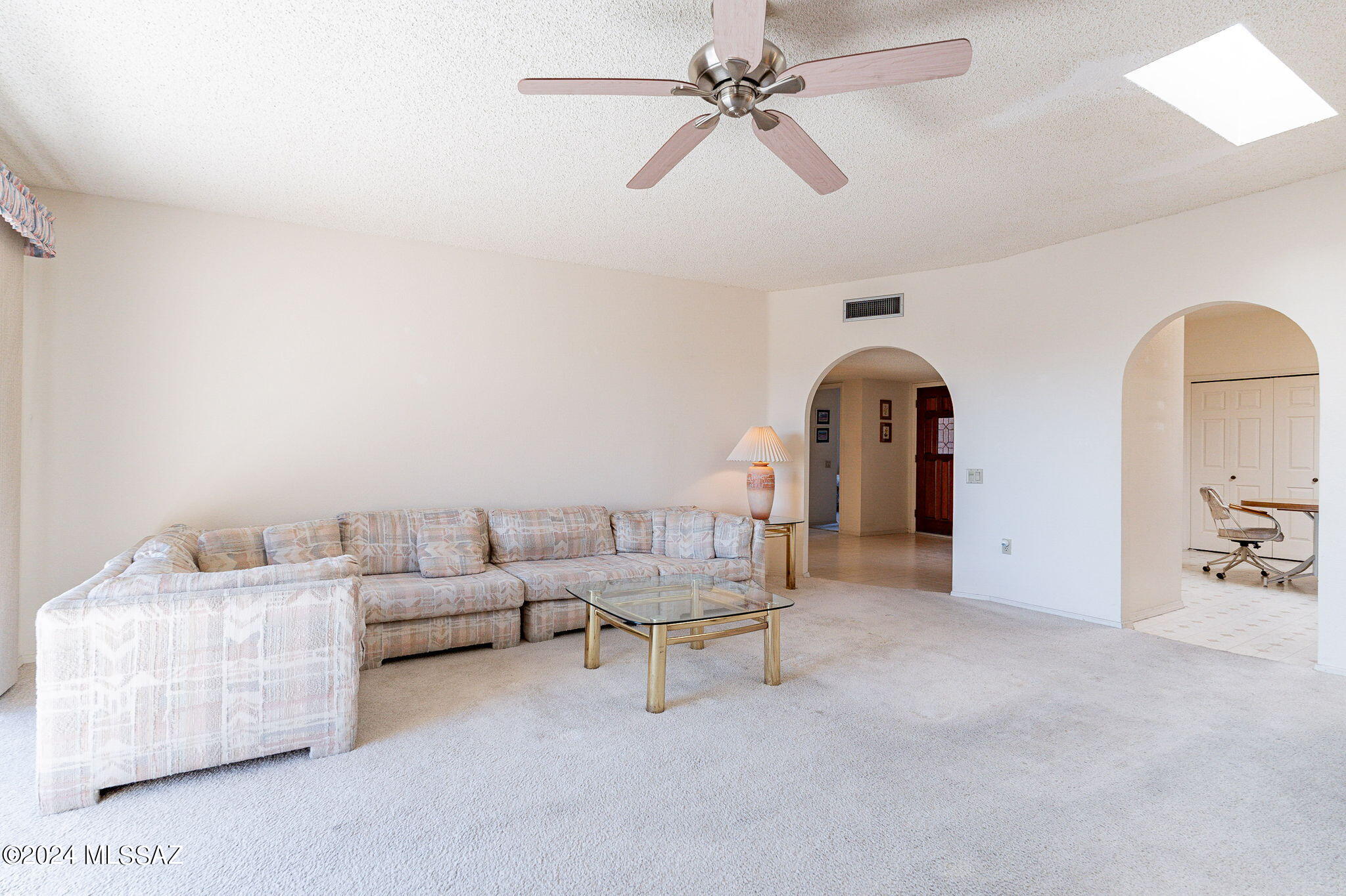 1050 W Camino Del Pato