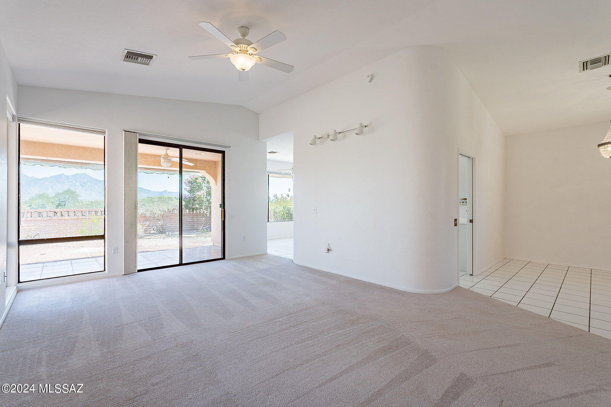 1825 W Placita De Diciembre