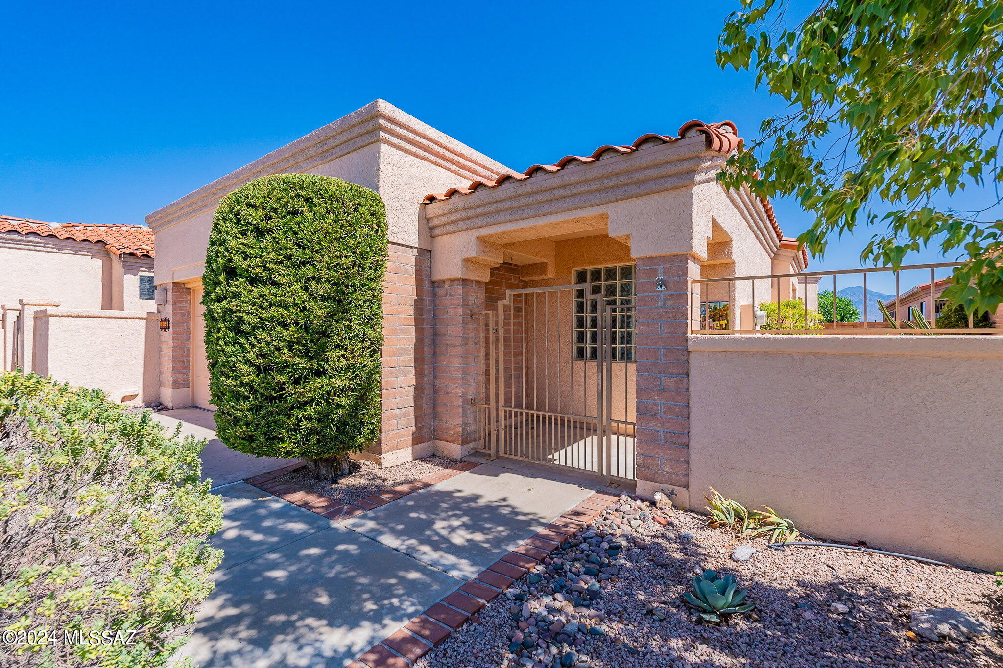 1825 W Placita De Diciembre