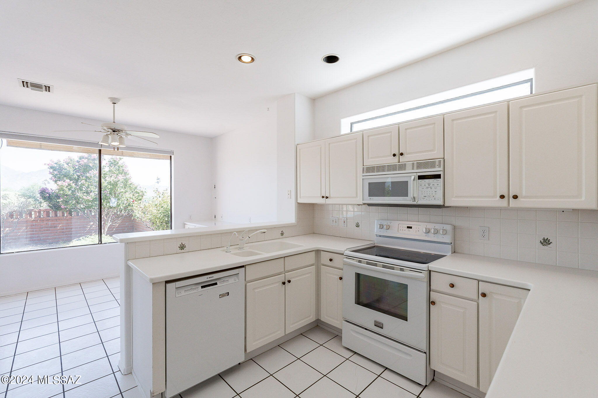 1825 W Placita De Diciembre