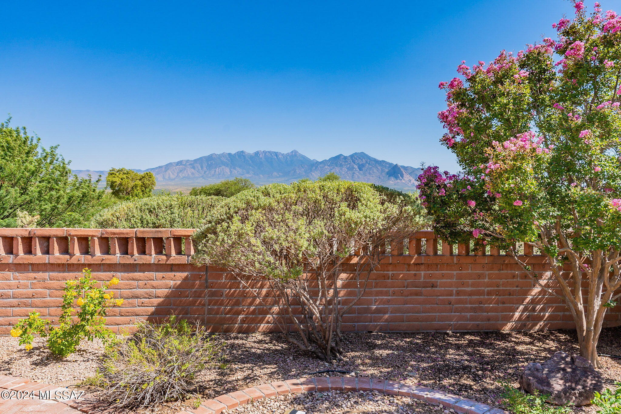 1825 W Placita De Diciembre