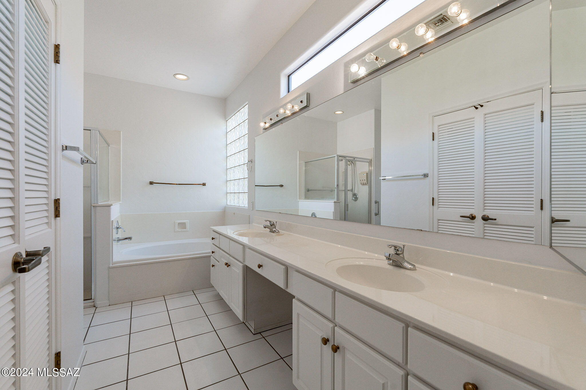 1825 W Placita De Diciembre