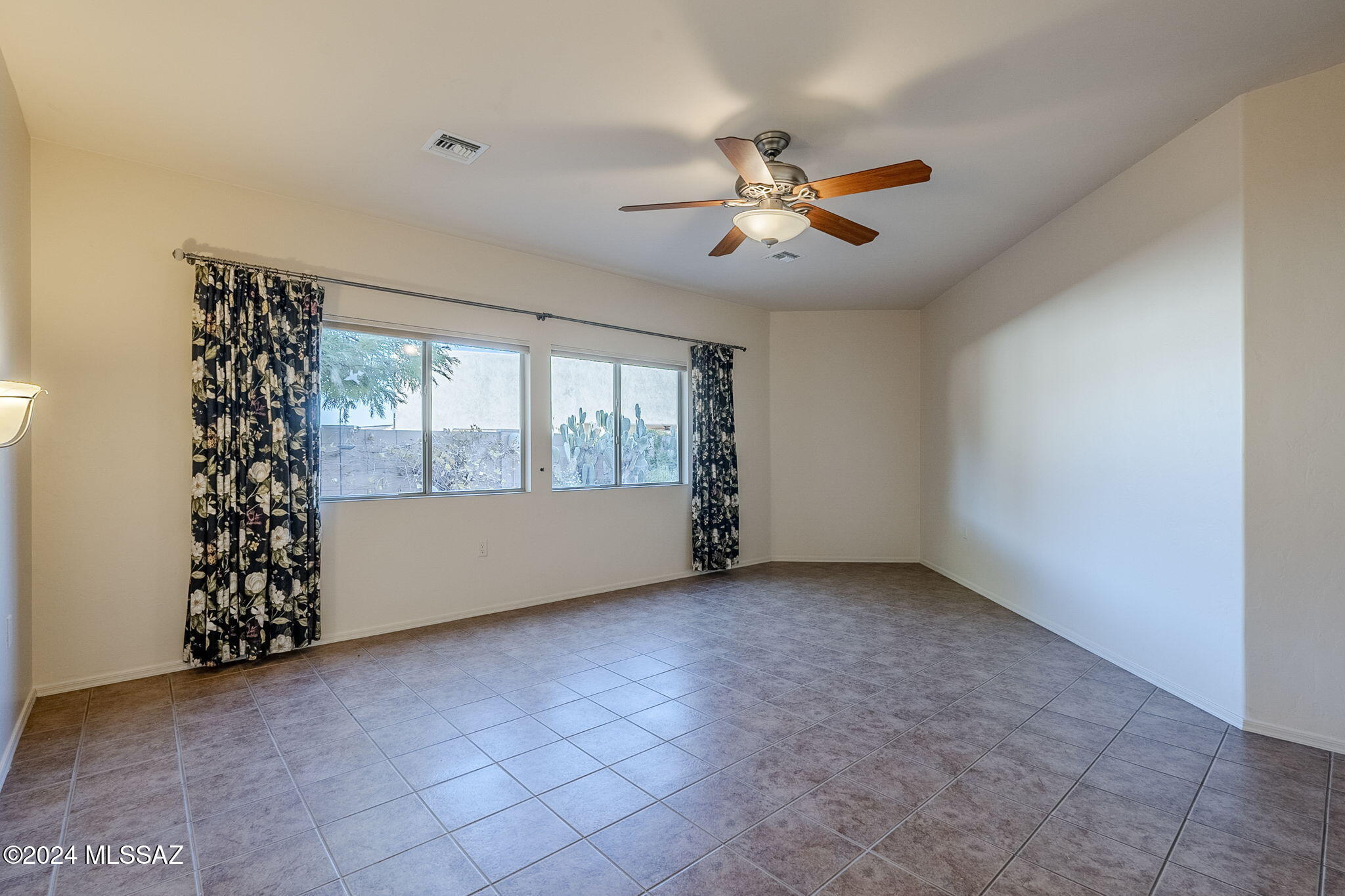 83 E Calle de la Semilla