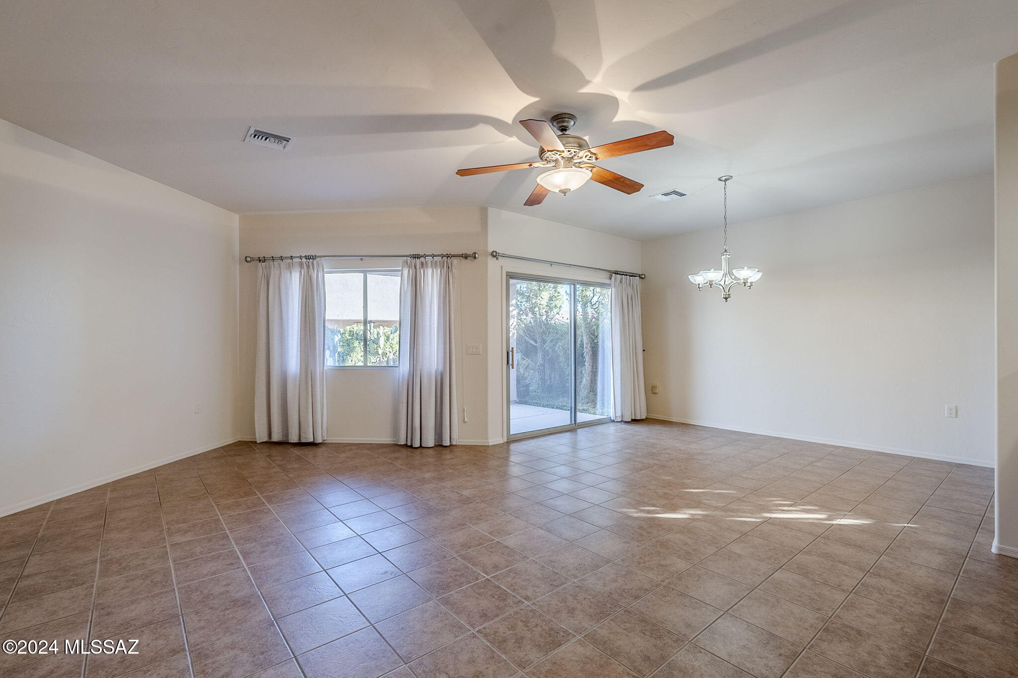 83 E Calle de la Semilla