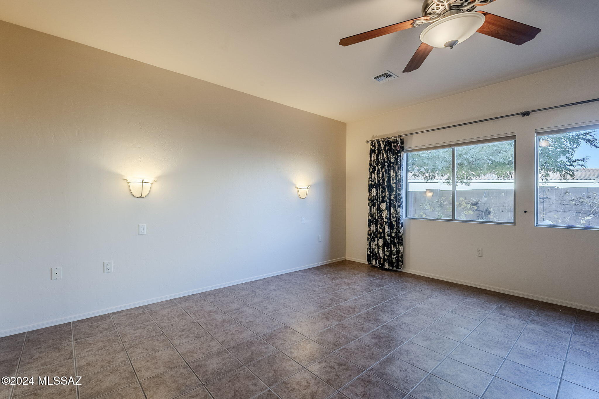 83 E Calle de la Semilla