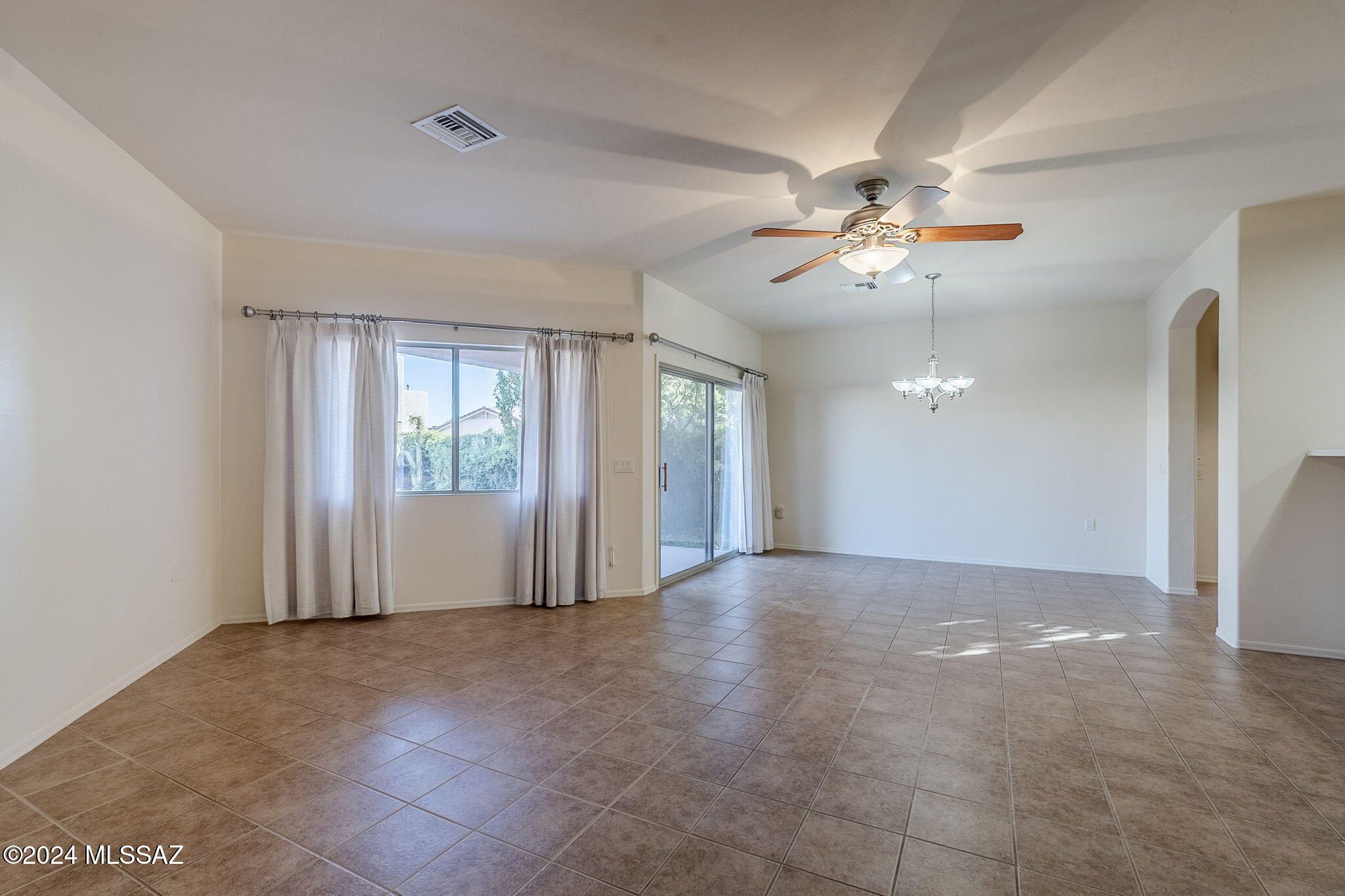 83 E Calle de la Semilla