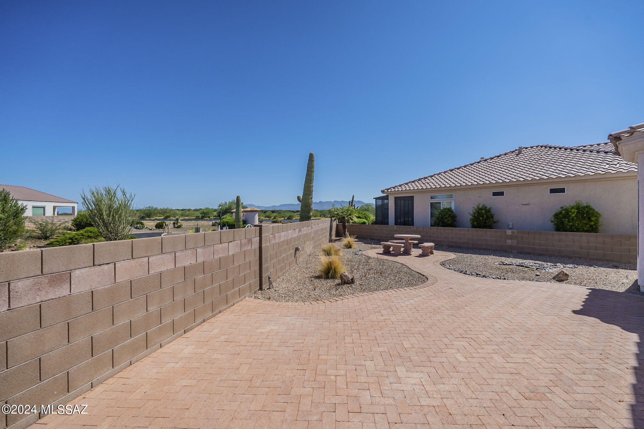 274 W Continental Vista Place