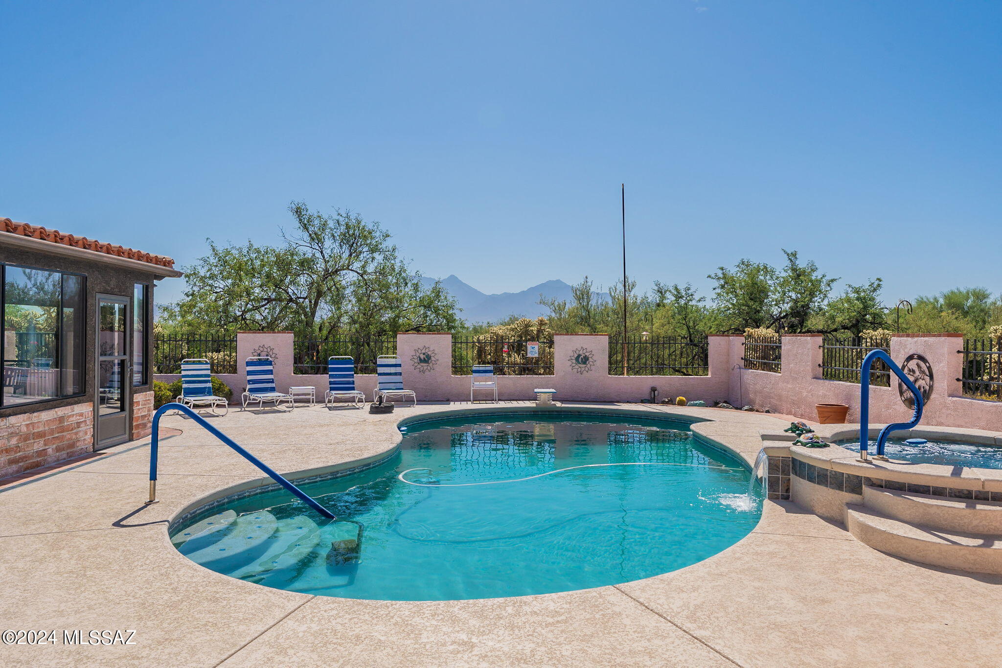 1818 S Camino Del Sol