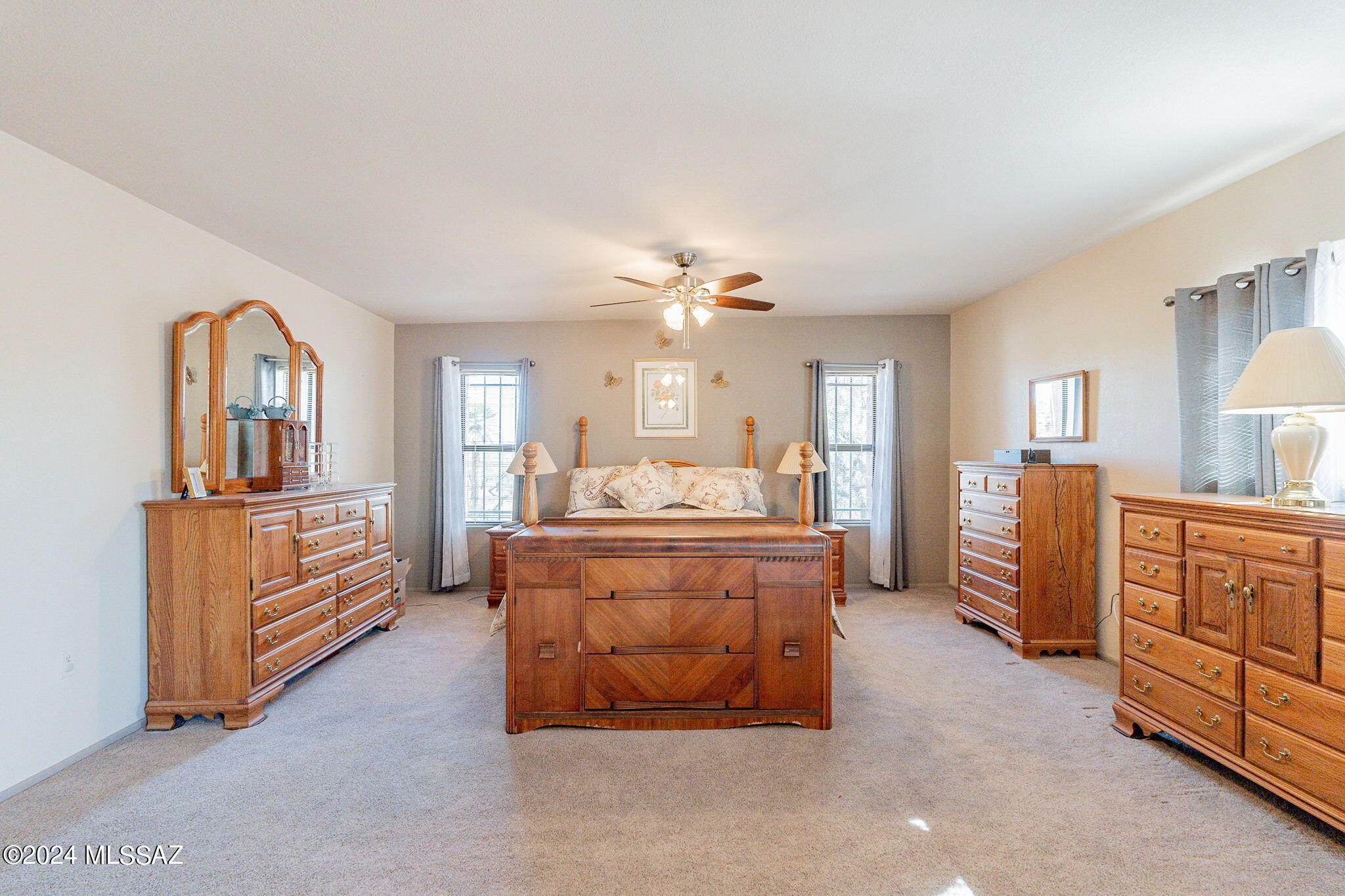 1818 S Camino Del Sol